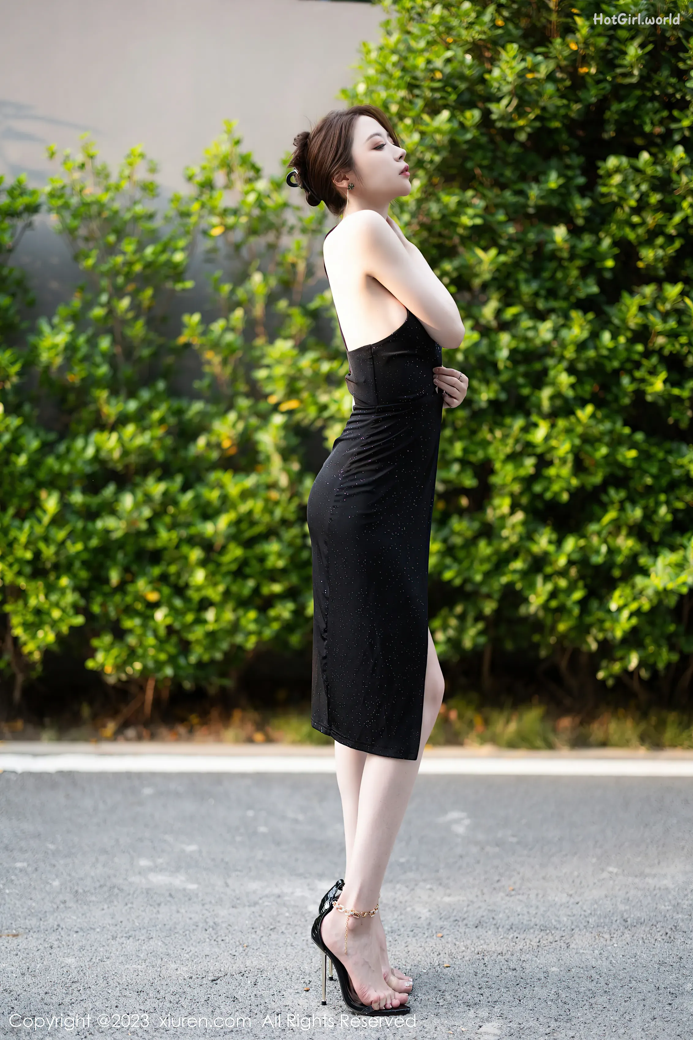 0004_hotgirl.world.webp
