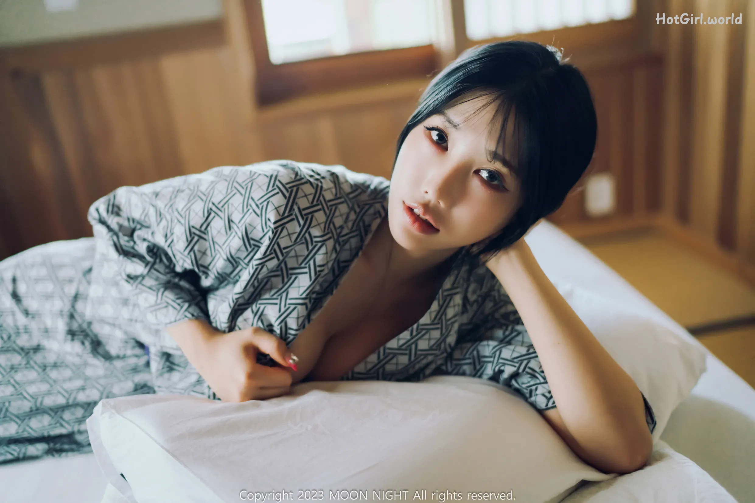 Moon-Night-Snap-Yunjin-Digital-Photobook-S.Ver-hotgirl.world-048.webp