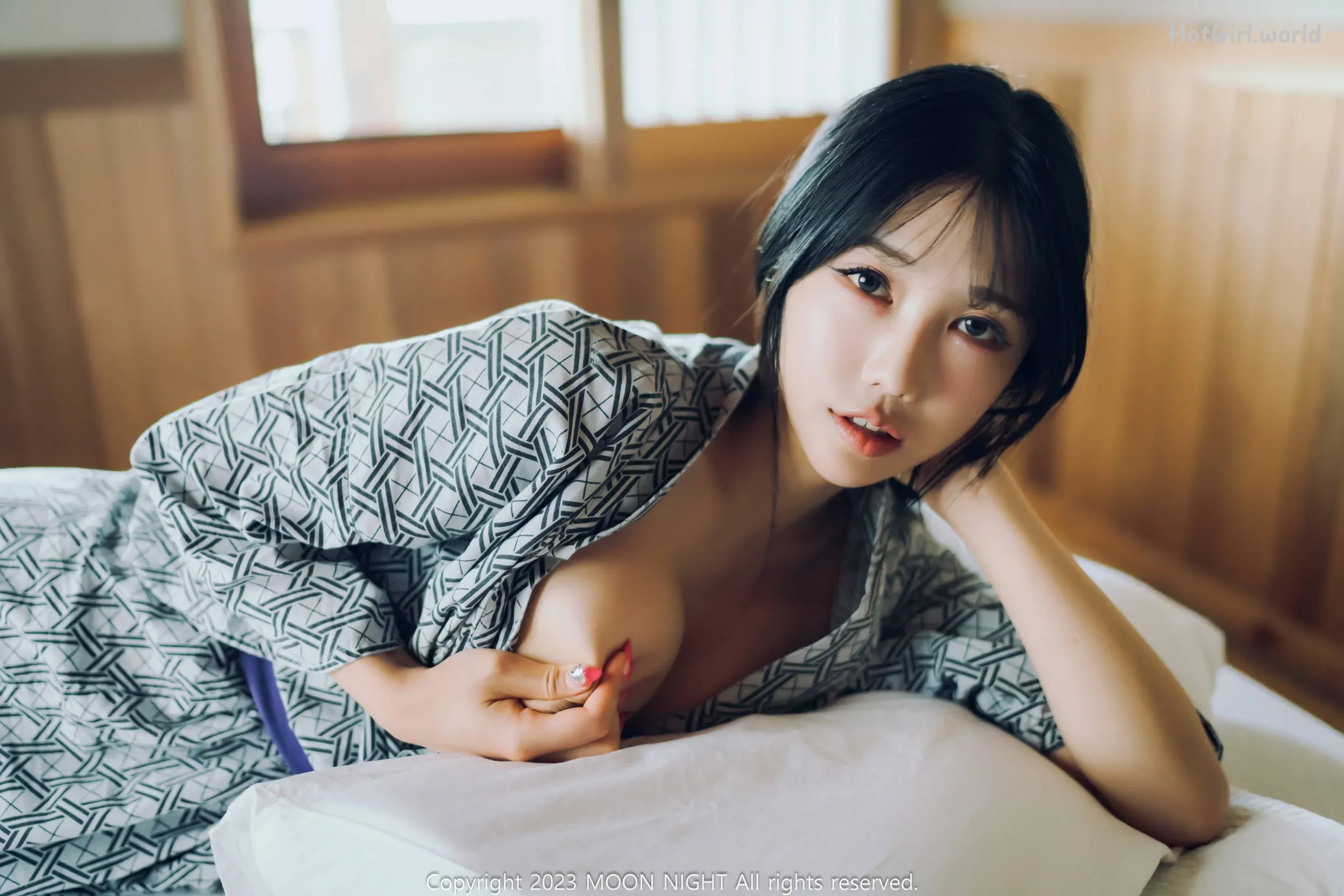 Moon-Night-Snap-Yunjin-Digital-Photobook-S.Ver-hotgirl.world-049.webp