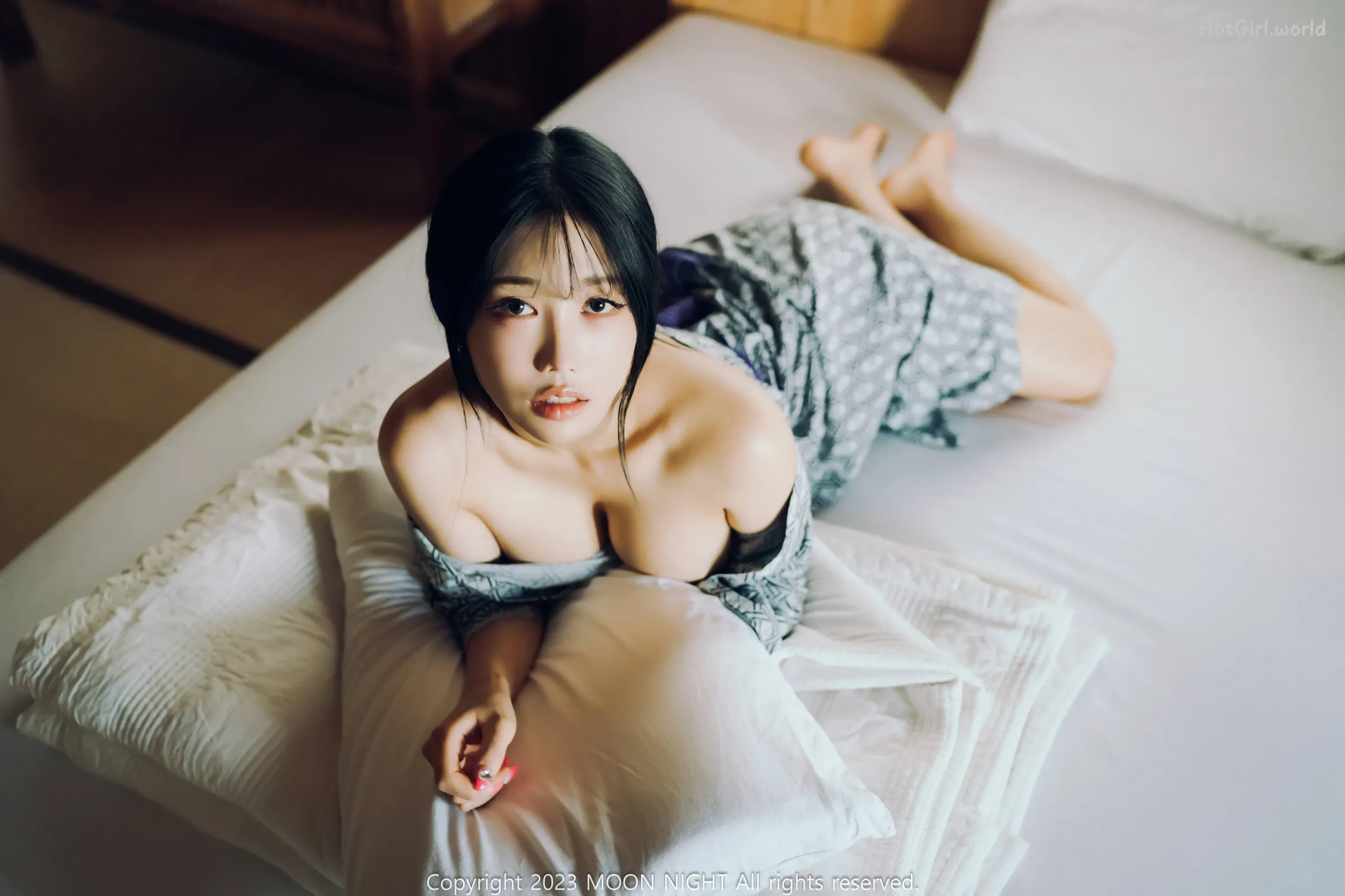 Moon-Night-Snap-Yunjin-Digital-Photobook-S.Ver-hotgirl.world-052.webp