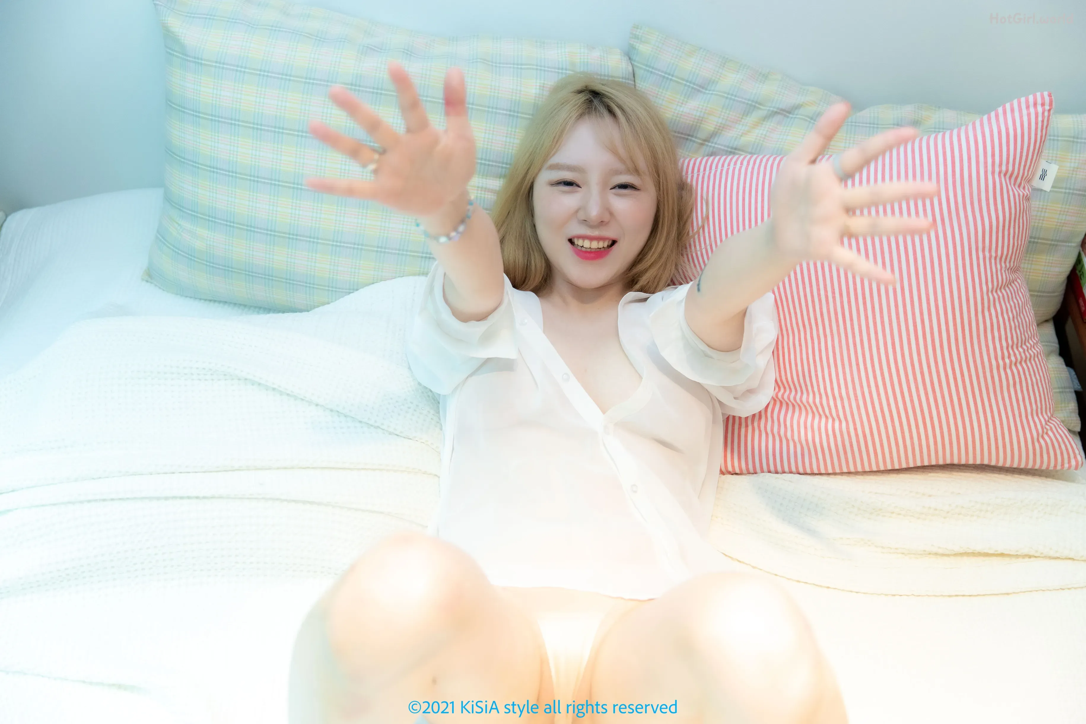 KiSiA-Bowha-Vol.7-ft.Girl-Friend-hotgirl.world-089.webp