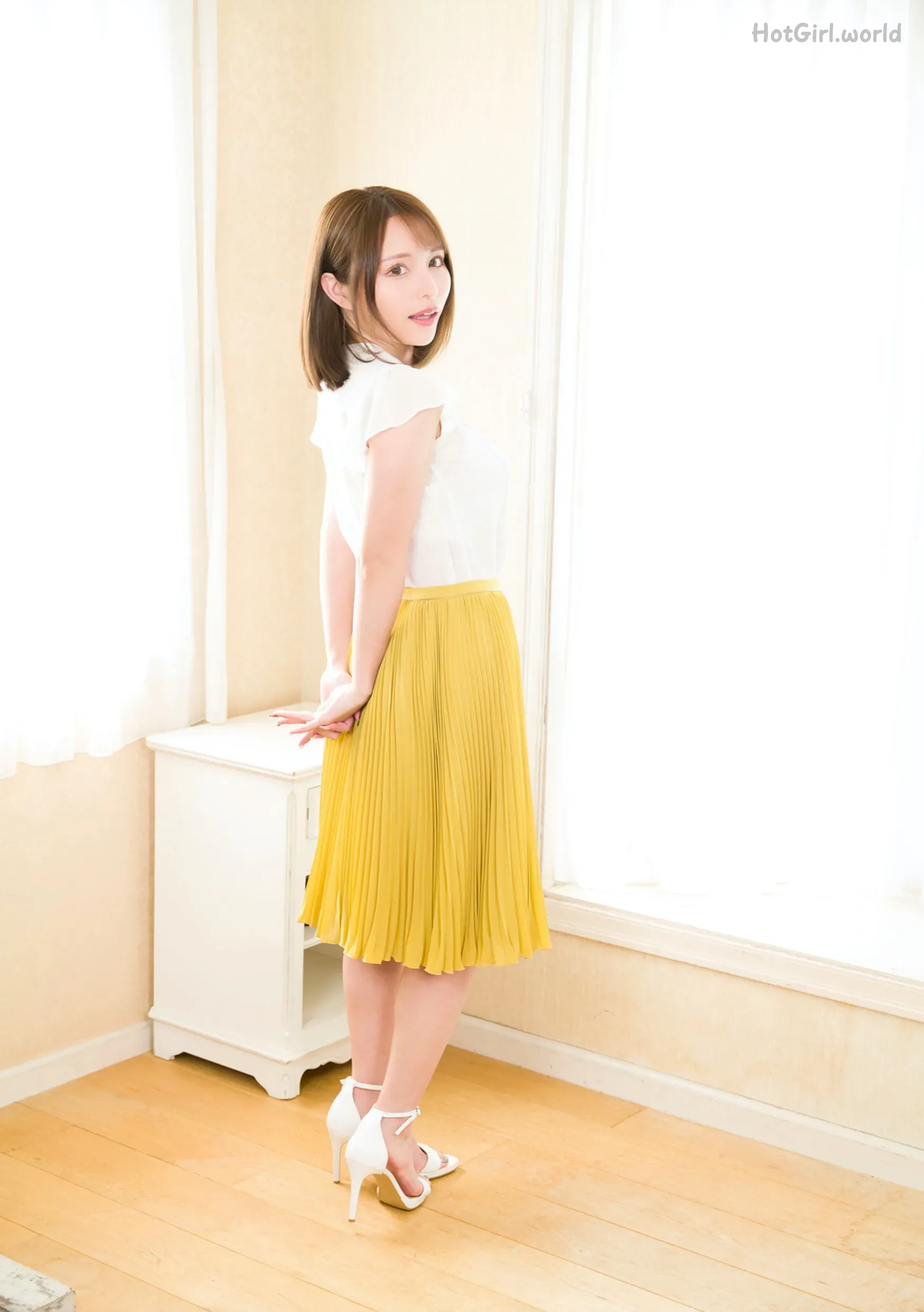 Photobook-2022-10-17-Mayuki-Itou-伊藤舞雪-SHOOTING-STAR-A-0002-2237985577_hotgirl.world.webp