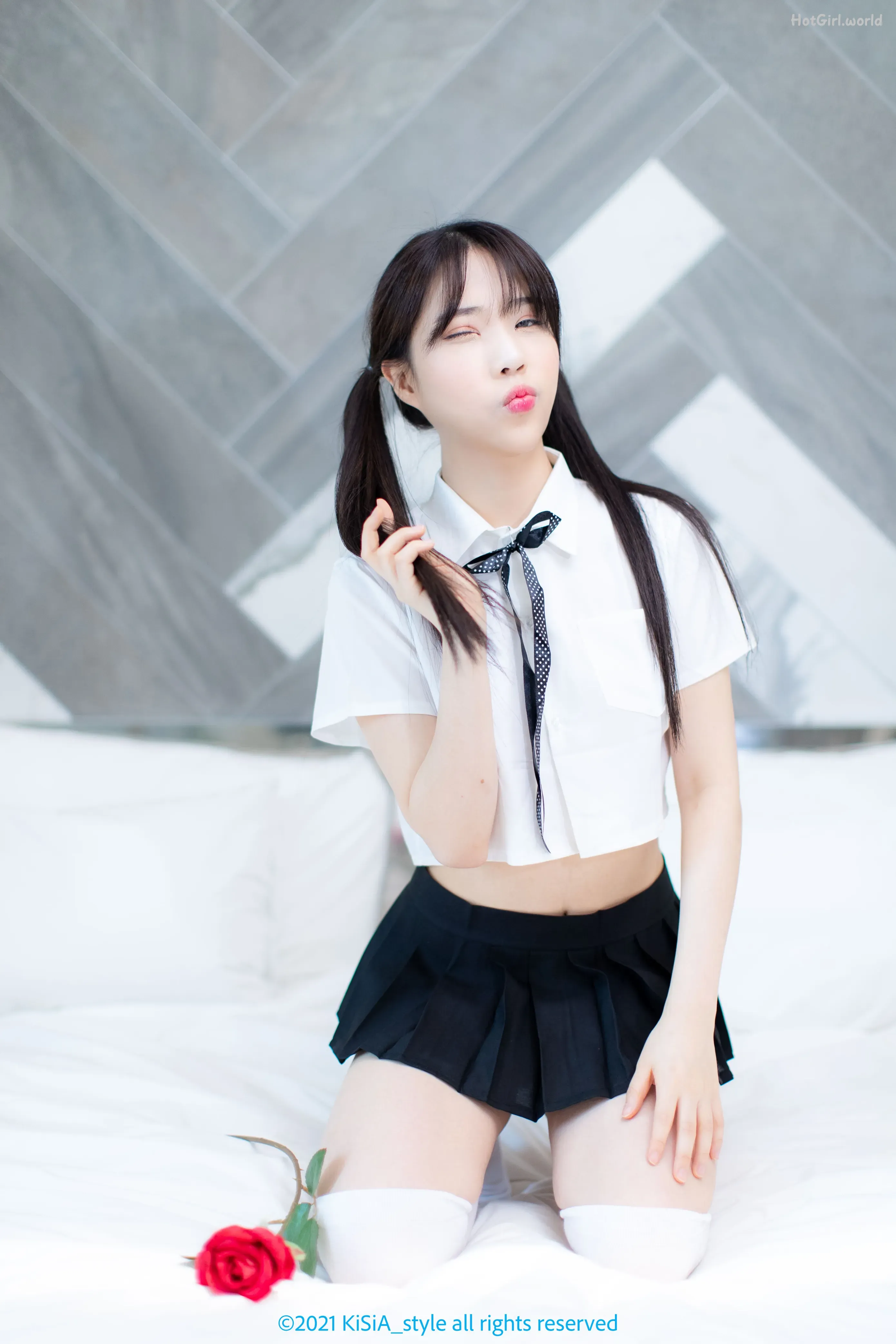 [KiSiA] Eunha (은하) - ft. Schoolgirl(57 photos + 33 uncensored photos)