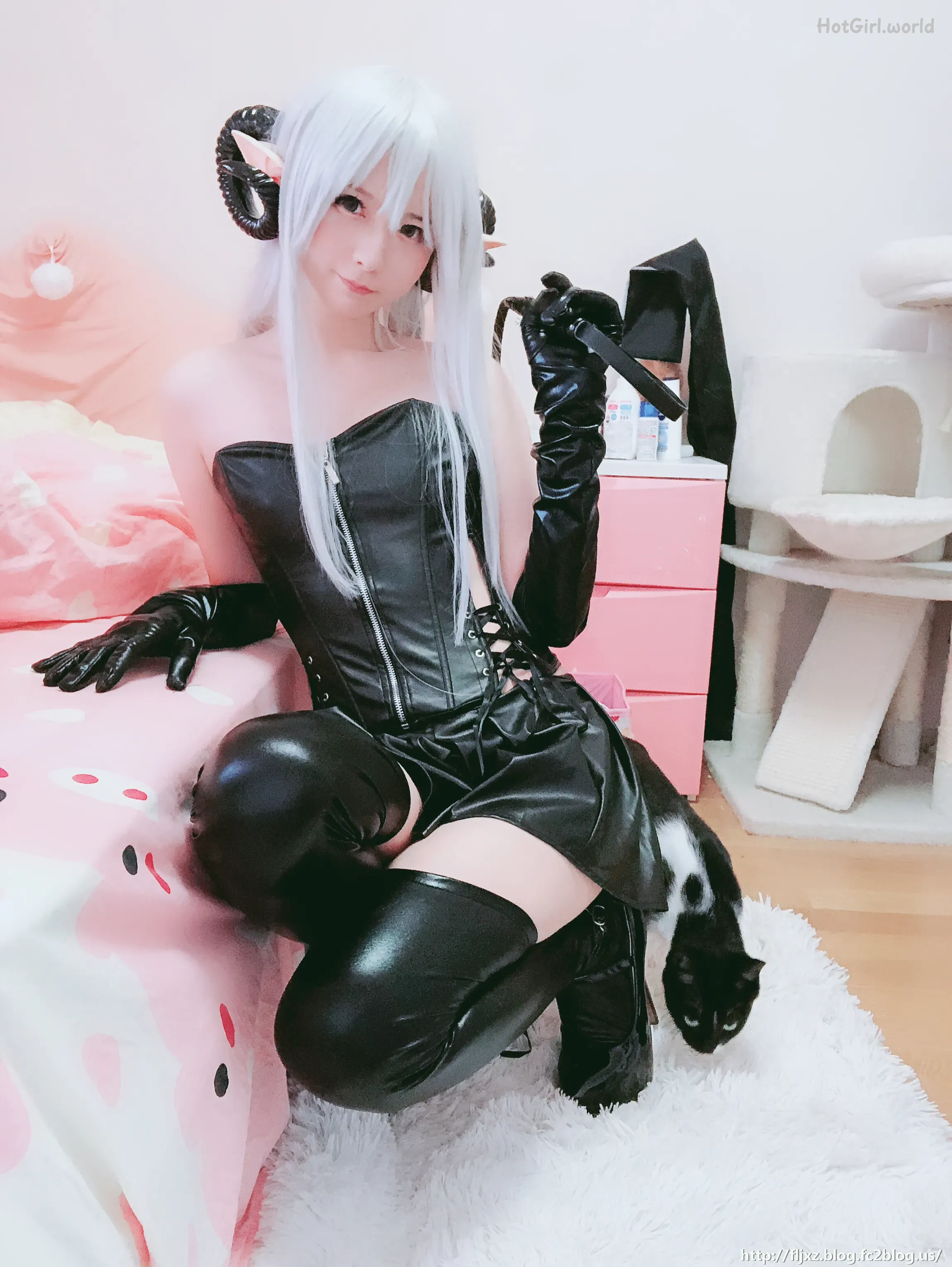Coser-Misa-Leather-Little-Devil-hotgirl.world-010.webp