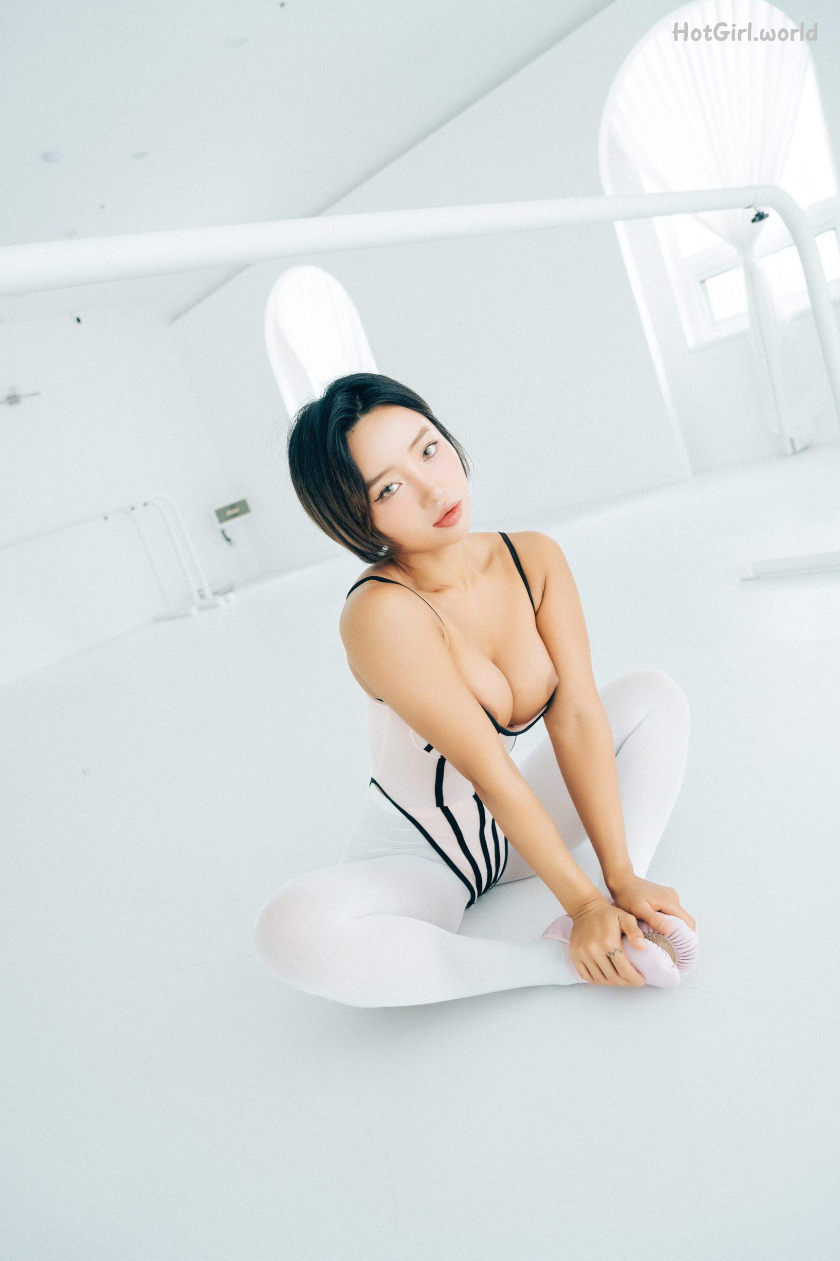 Loozy-Booty-Queen-Tied-Ups-hotgirl.world-099.jpg