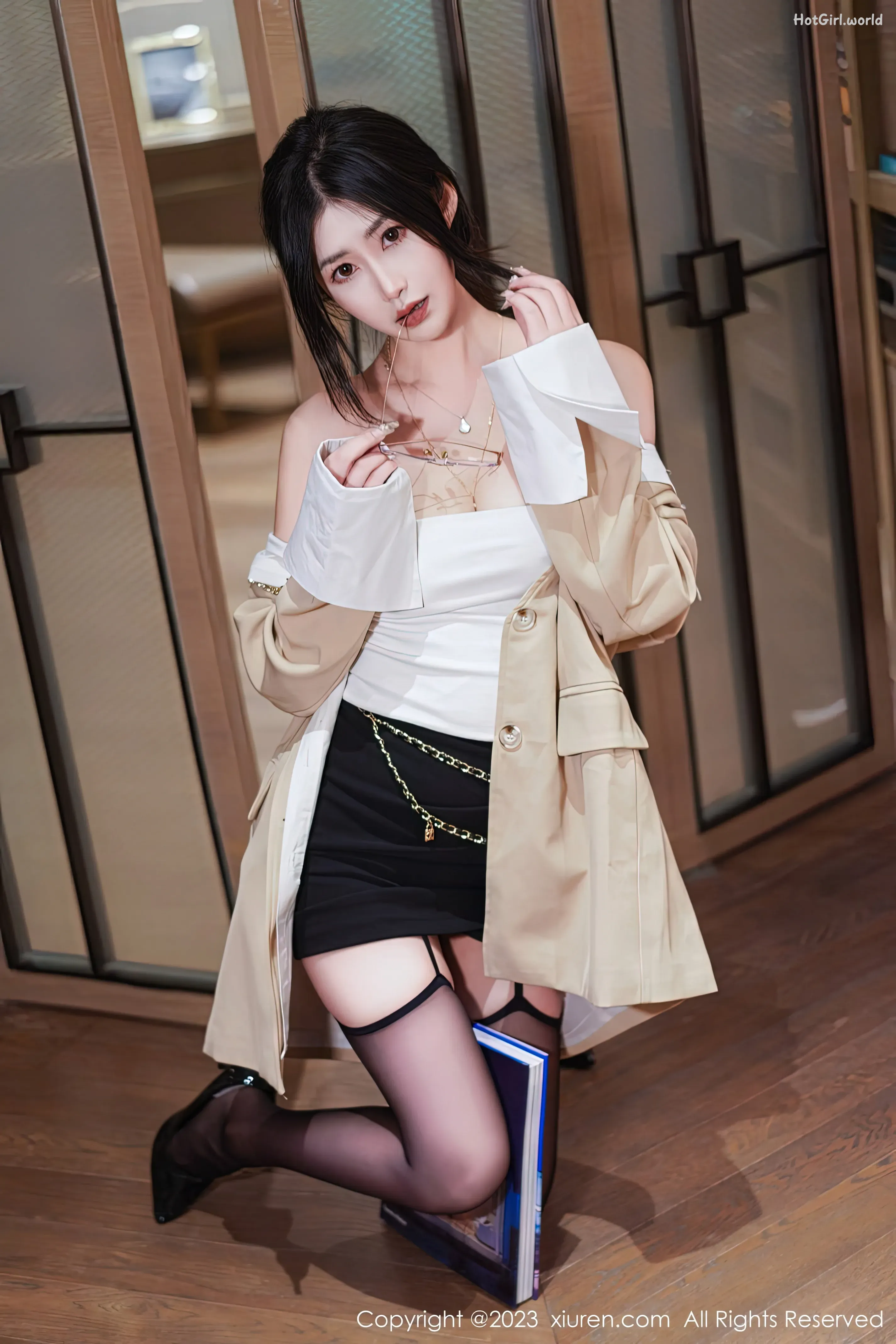 XIUREN-No.6129-laura-hotgirl.world-011.webp