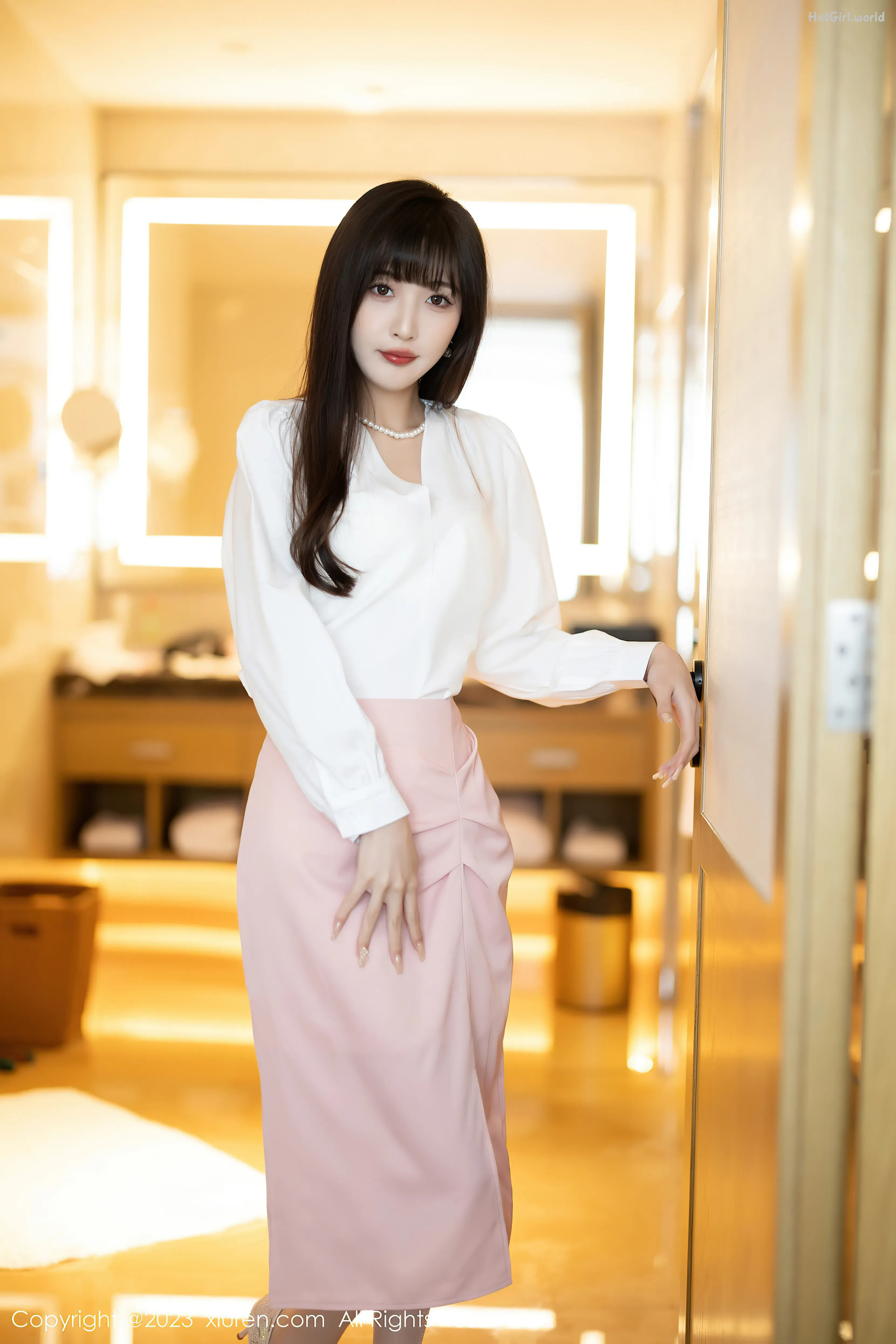 0001_hotgirl.world.webp