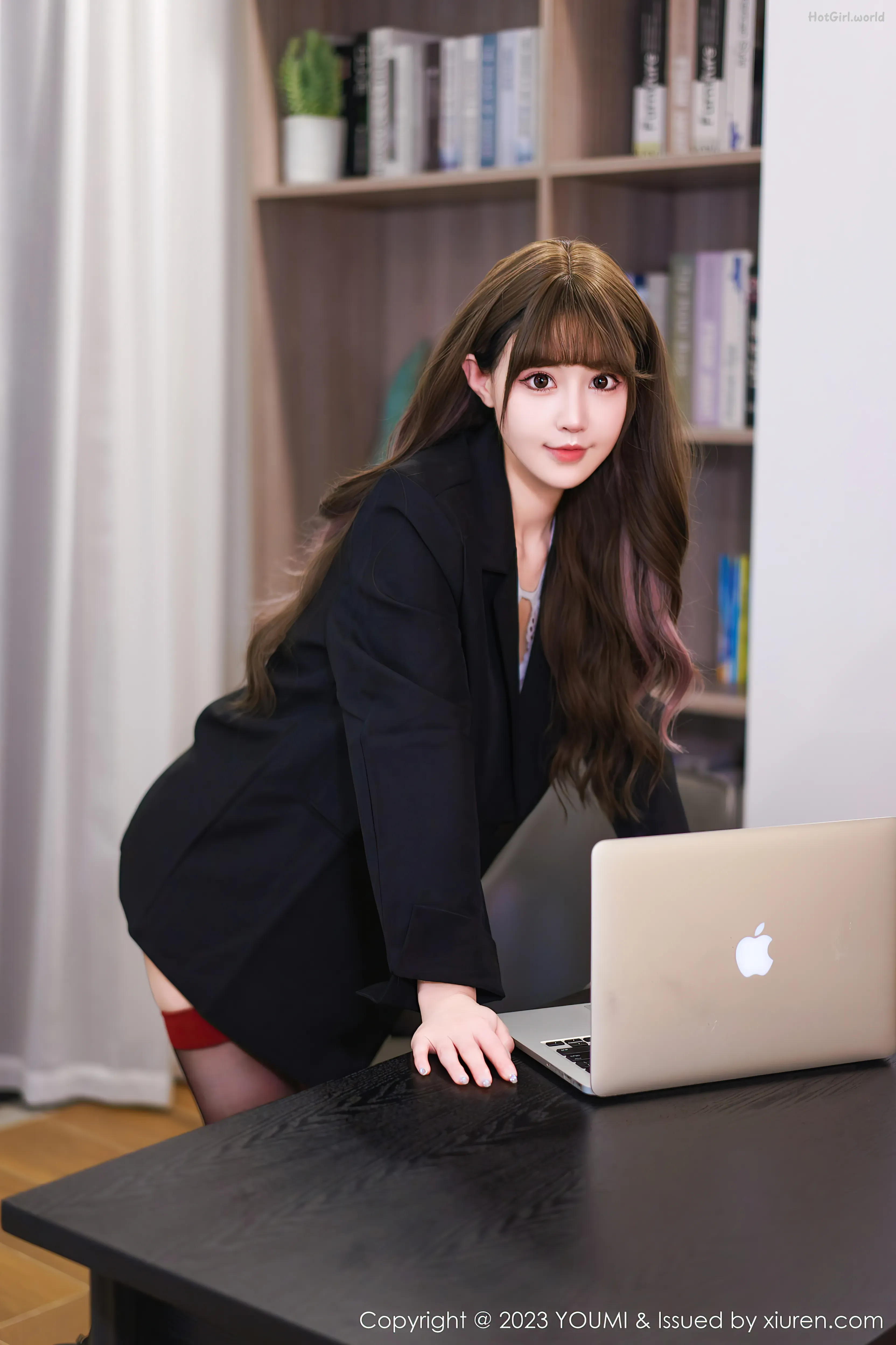 0004_hotgirl.world.webp