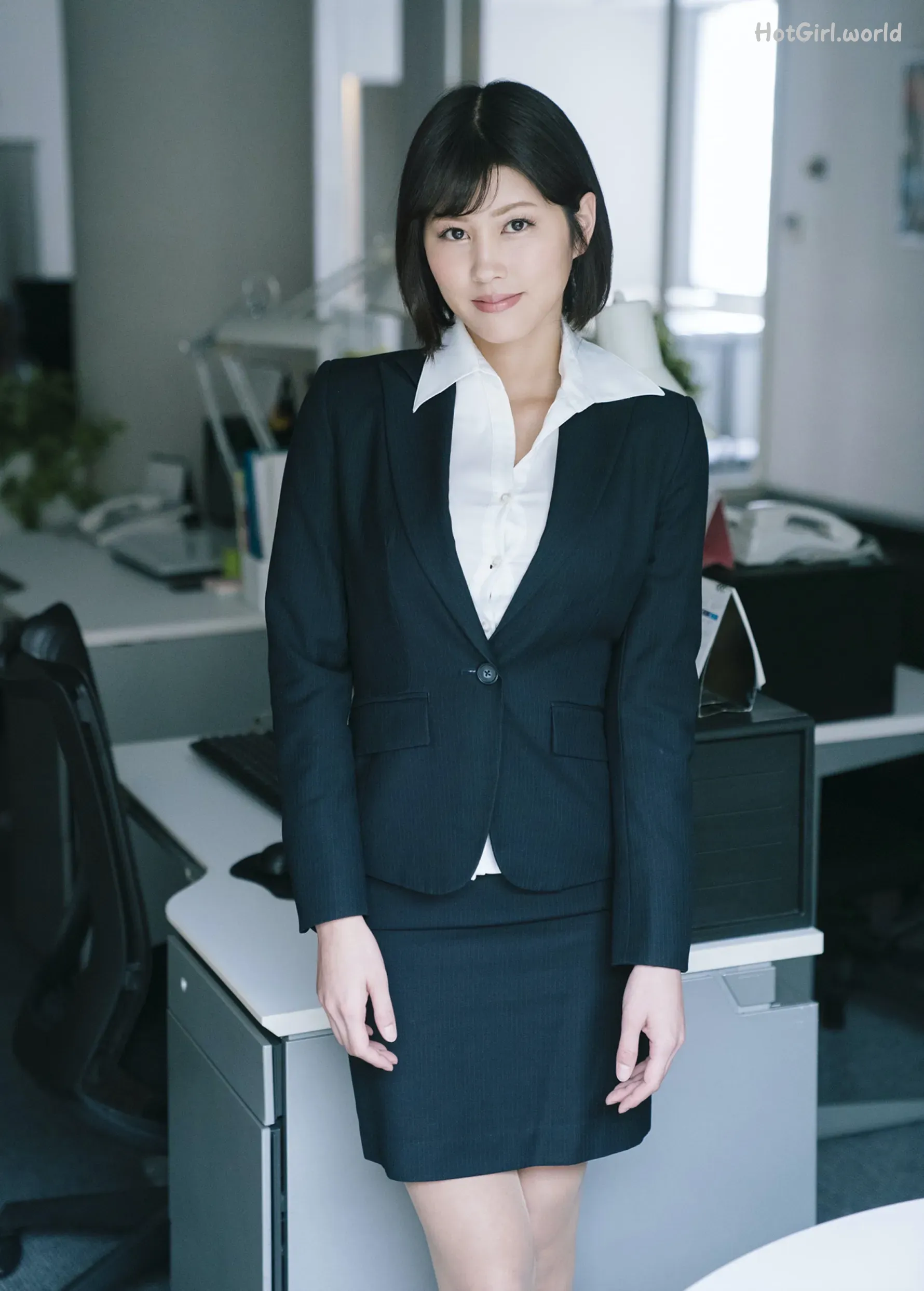 0002_hotgirl.world.webp