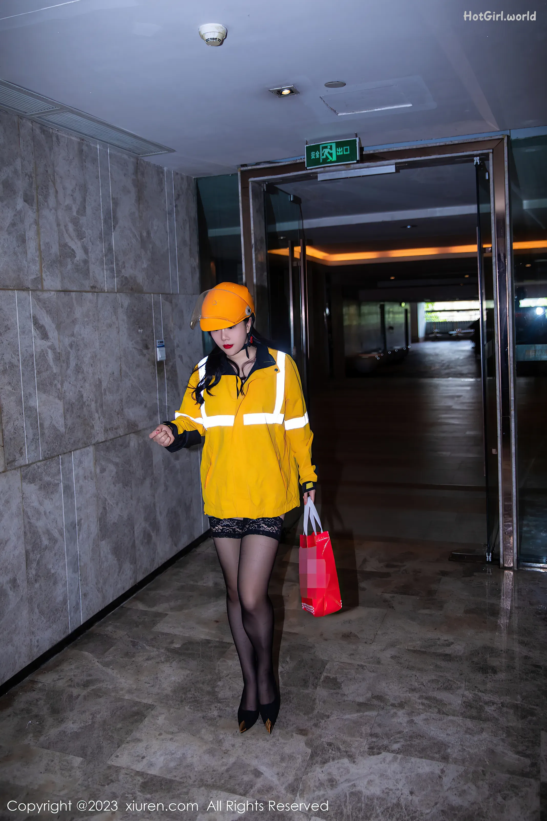 0009_hotgirl.world.webp