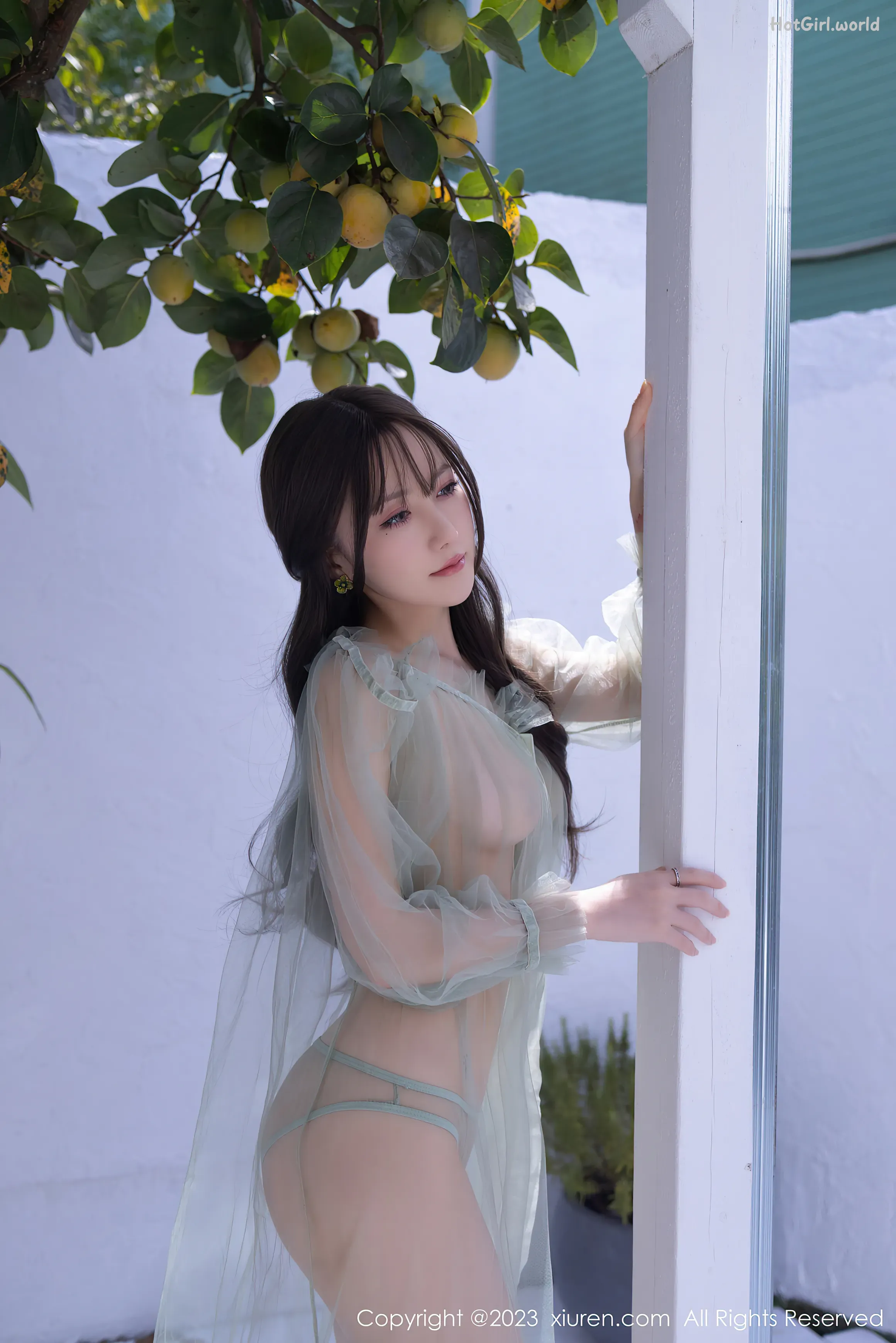 0004_hotgirl.world.webp
