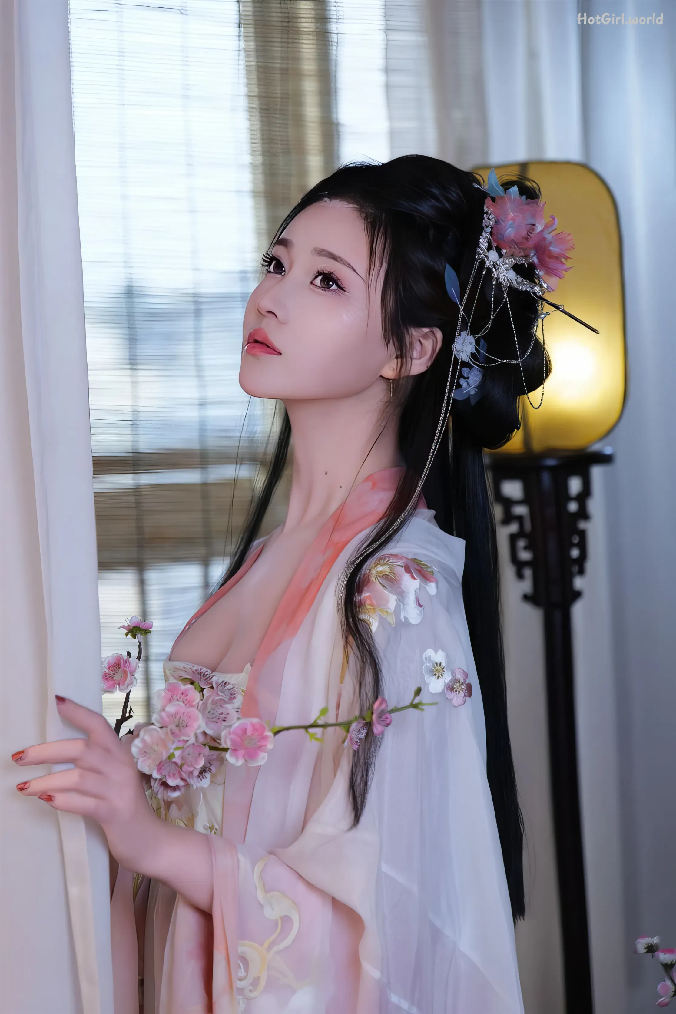 Coser-年年-Nnian-霓裳(15 photos + 35 uncensored photos)