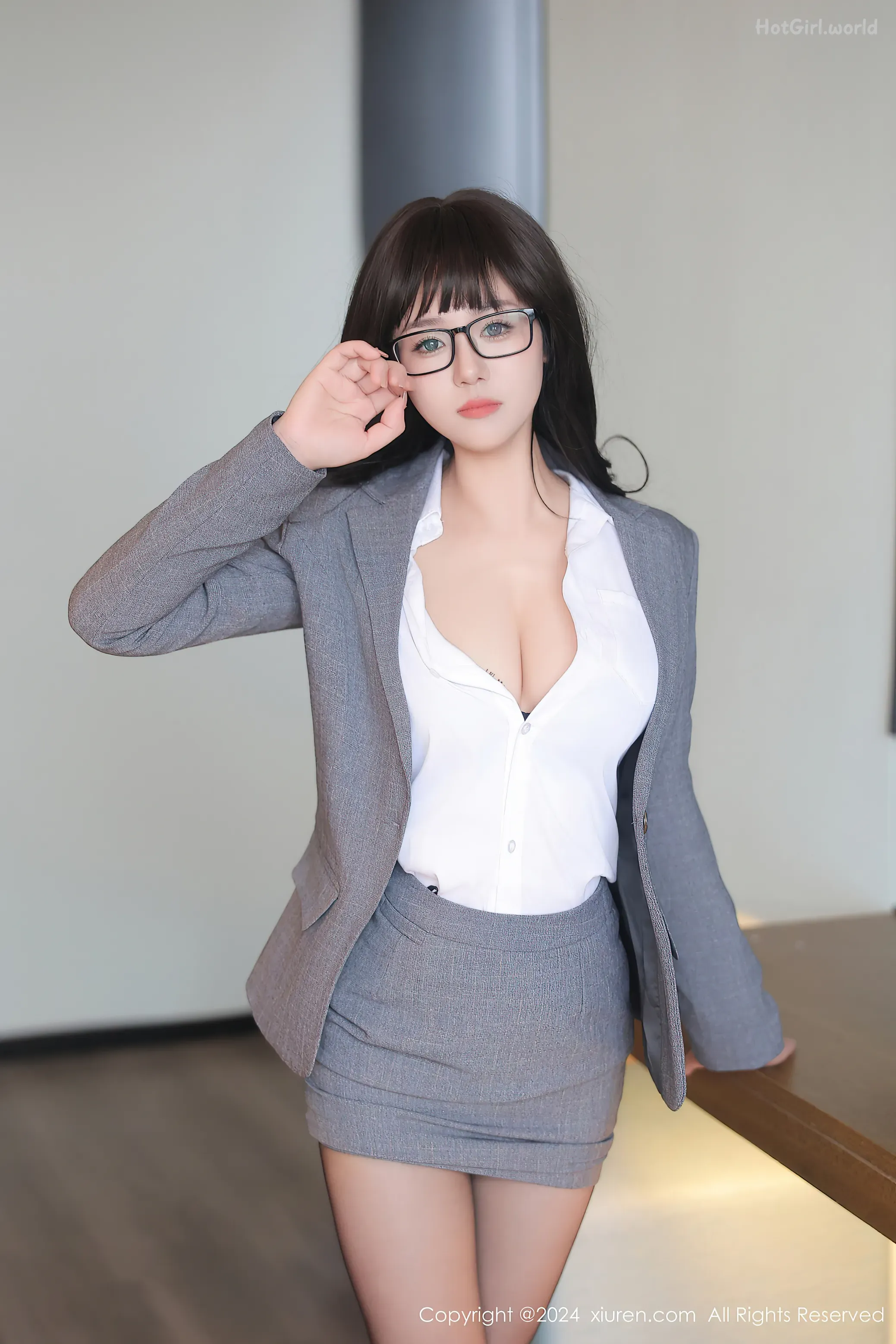 0013_hotgirl.world.webp