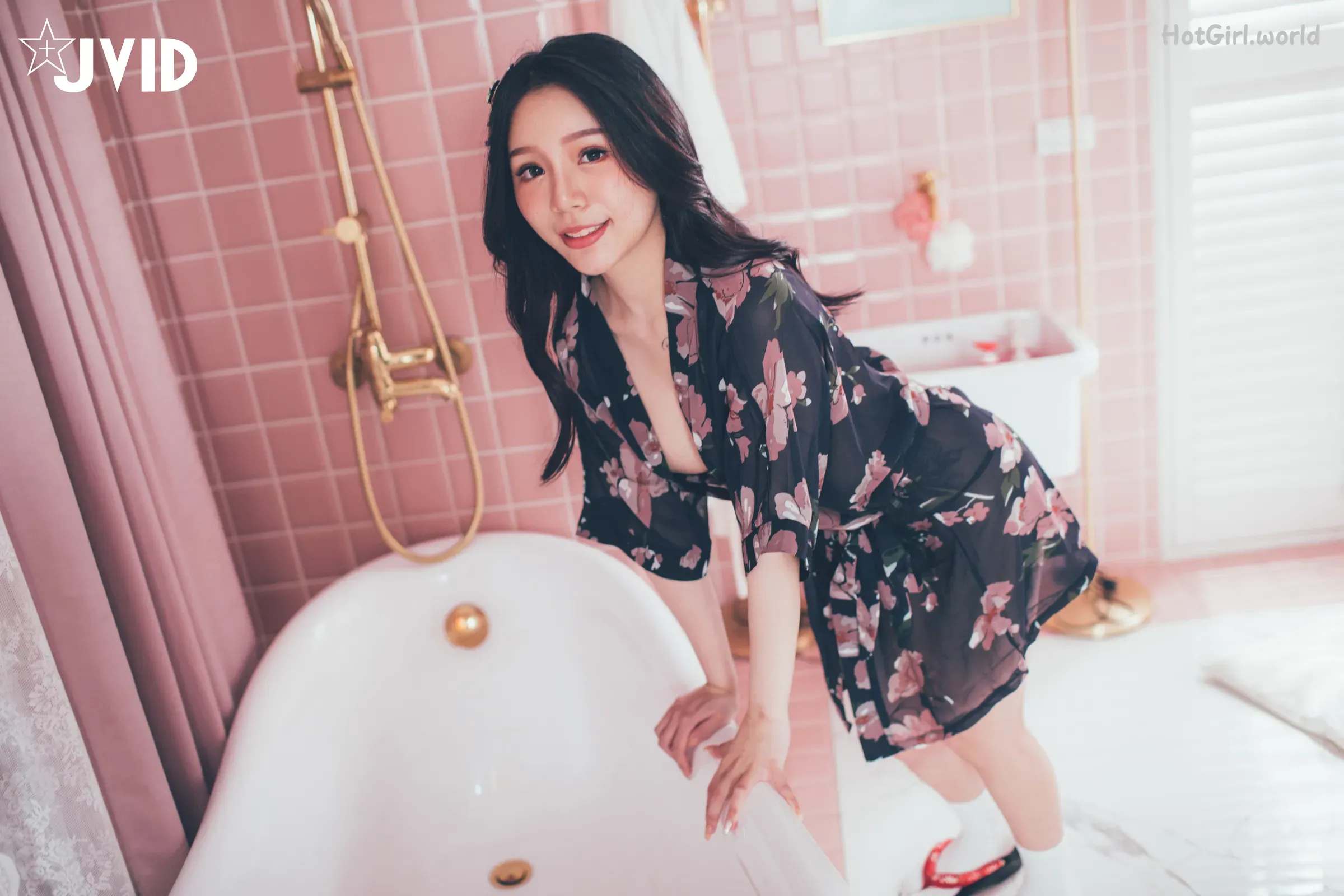 080_hotgirl.world.webp