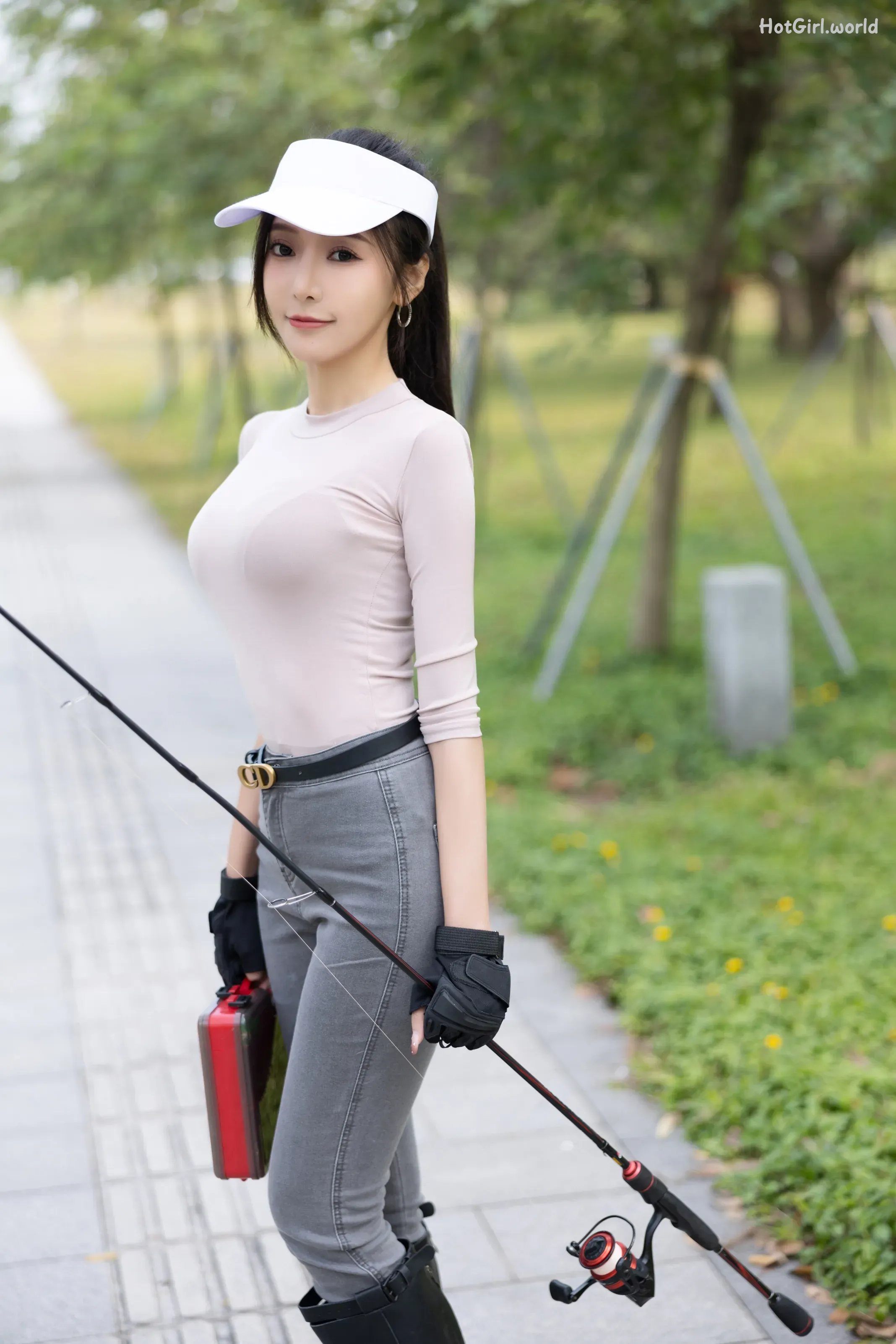 003_hotgirl.world.webp