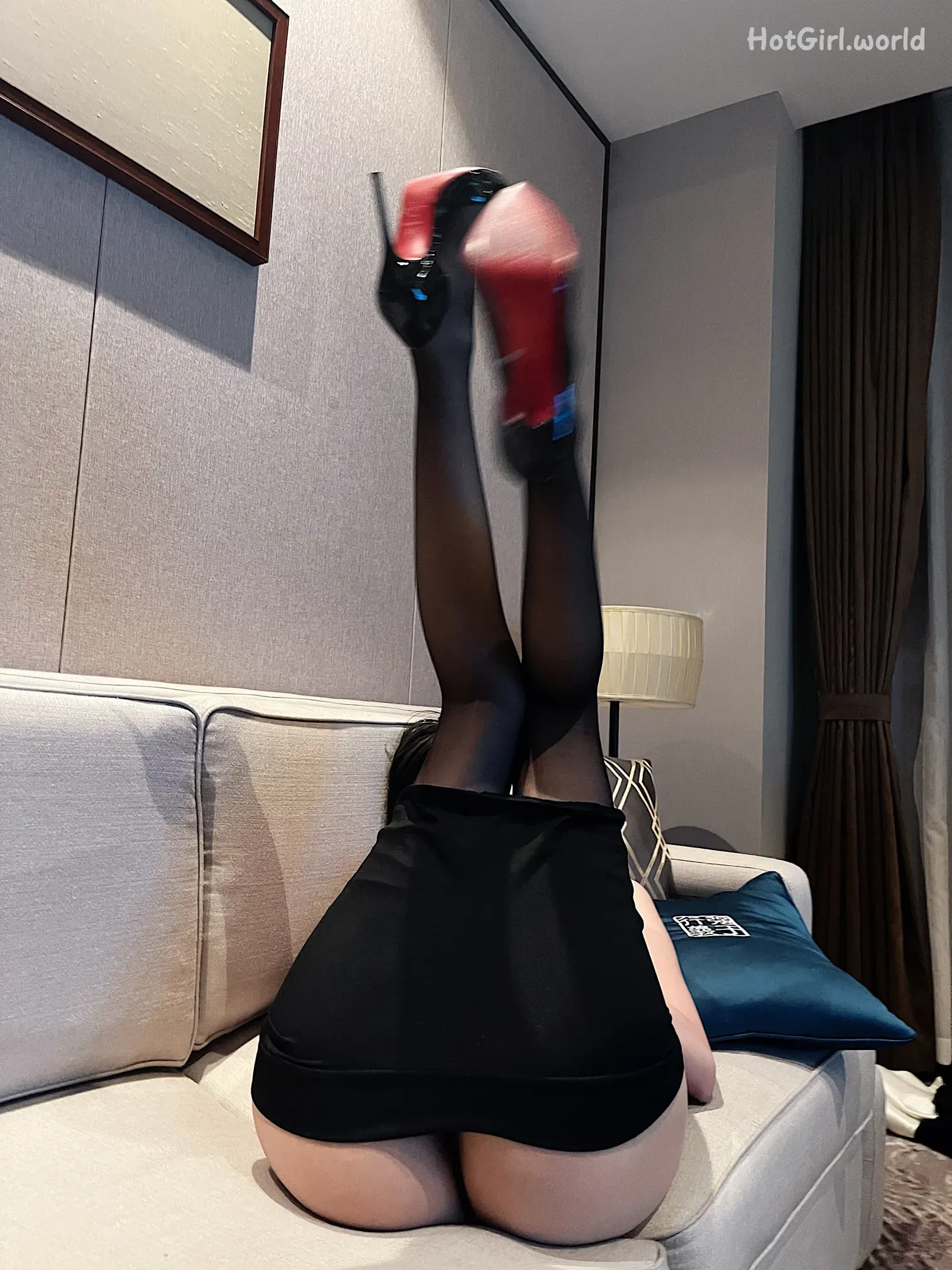 0008_hotgirl.world.webp
