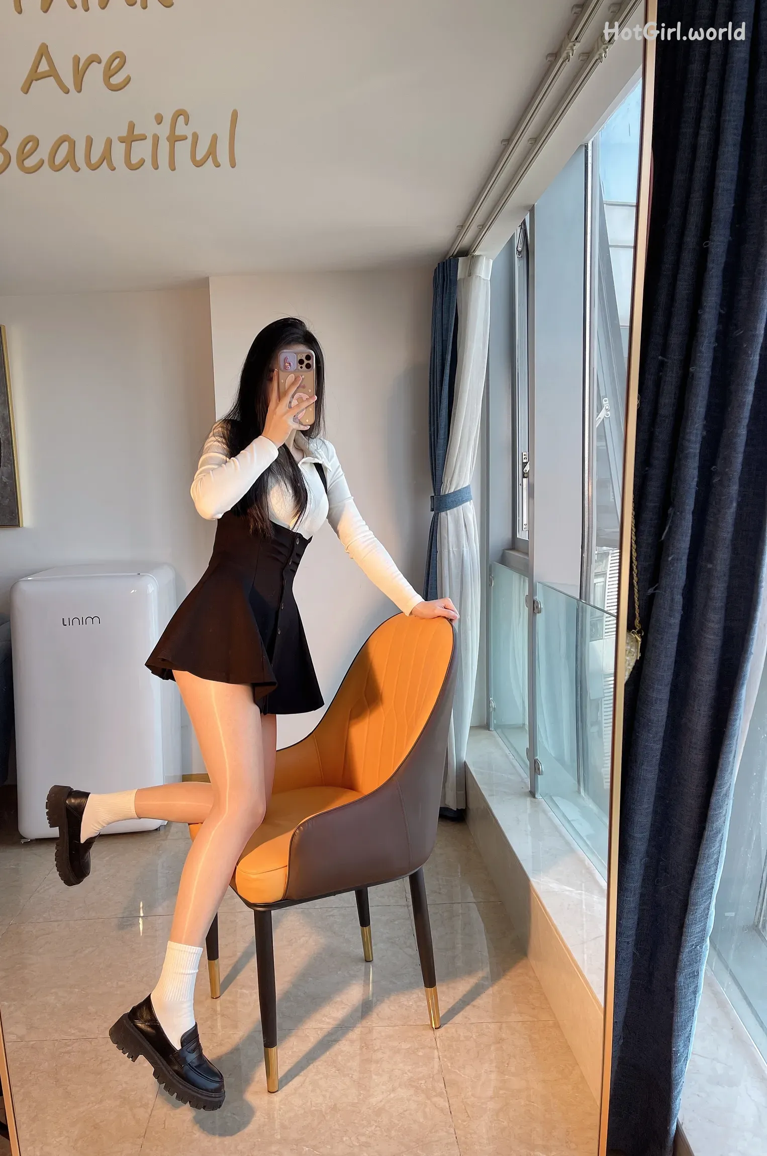 0003_hotgirl.world.webp