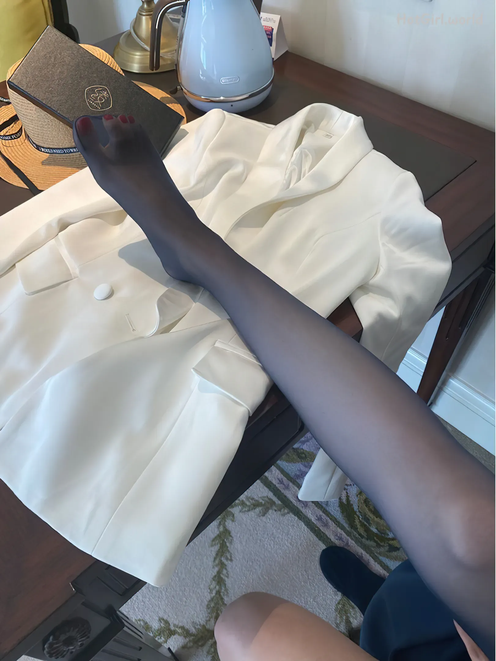 0006_hotgirl.world.webp