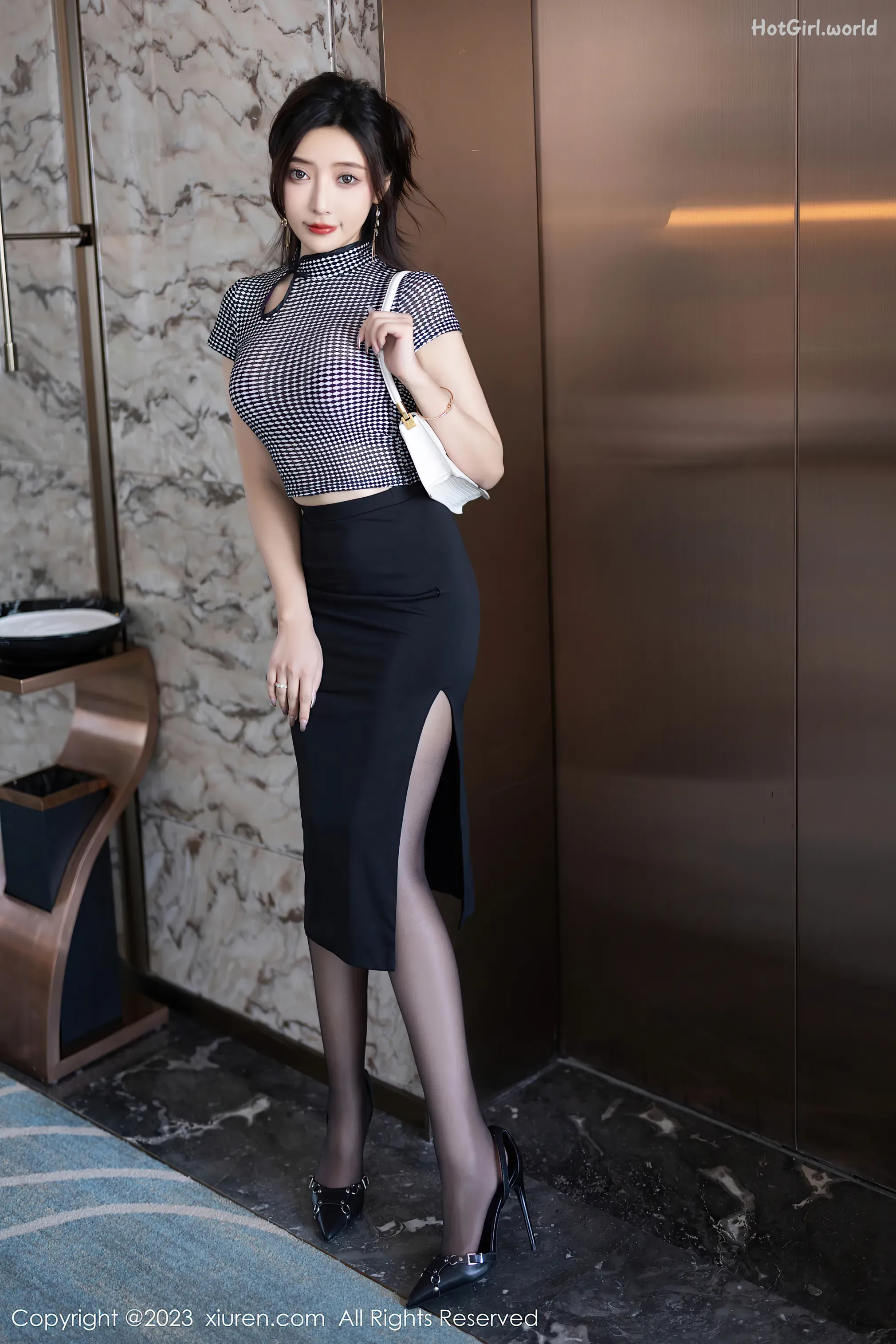 0001_hotgirl.world.webp
