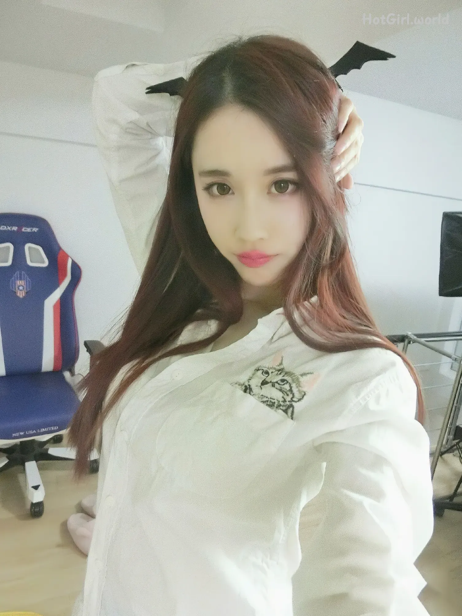 082_hotgirl.world.webp