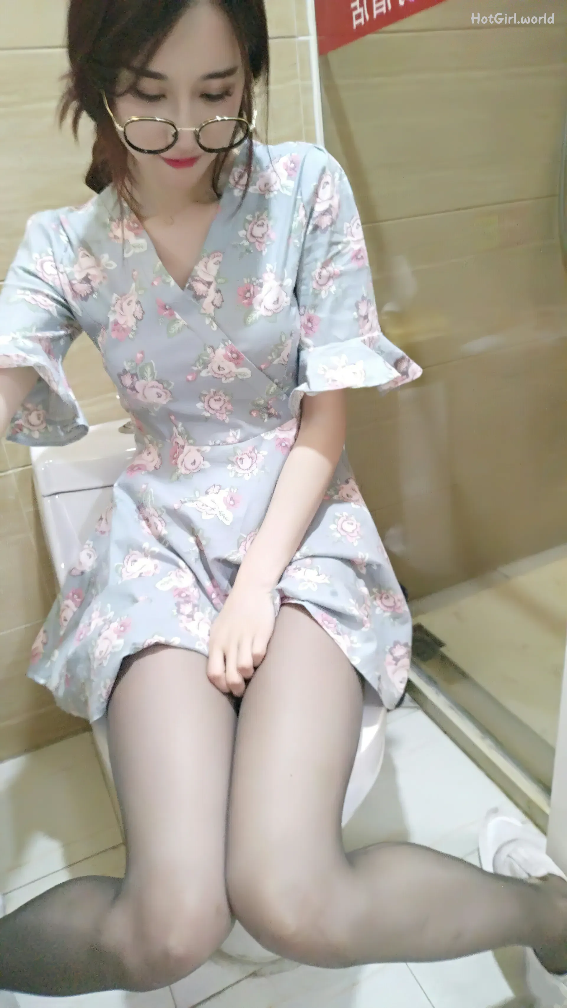 089_hotgirl.world.webp
