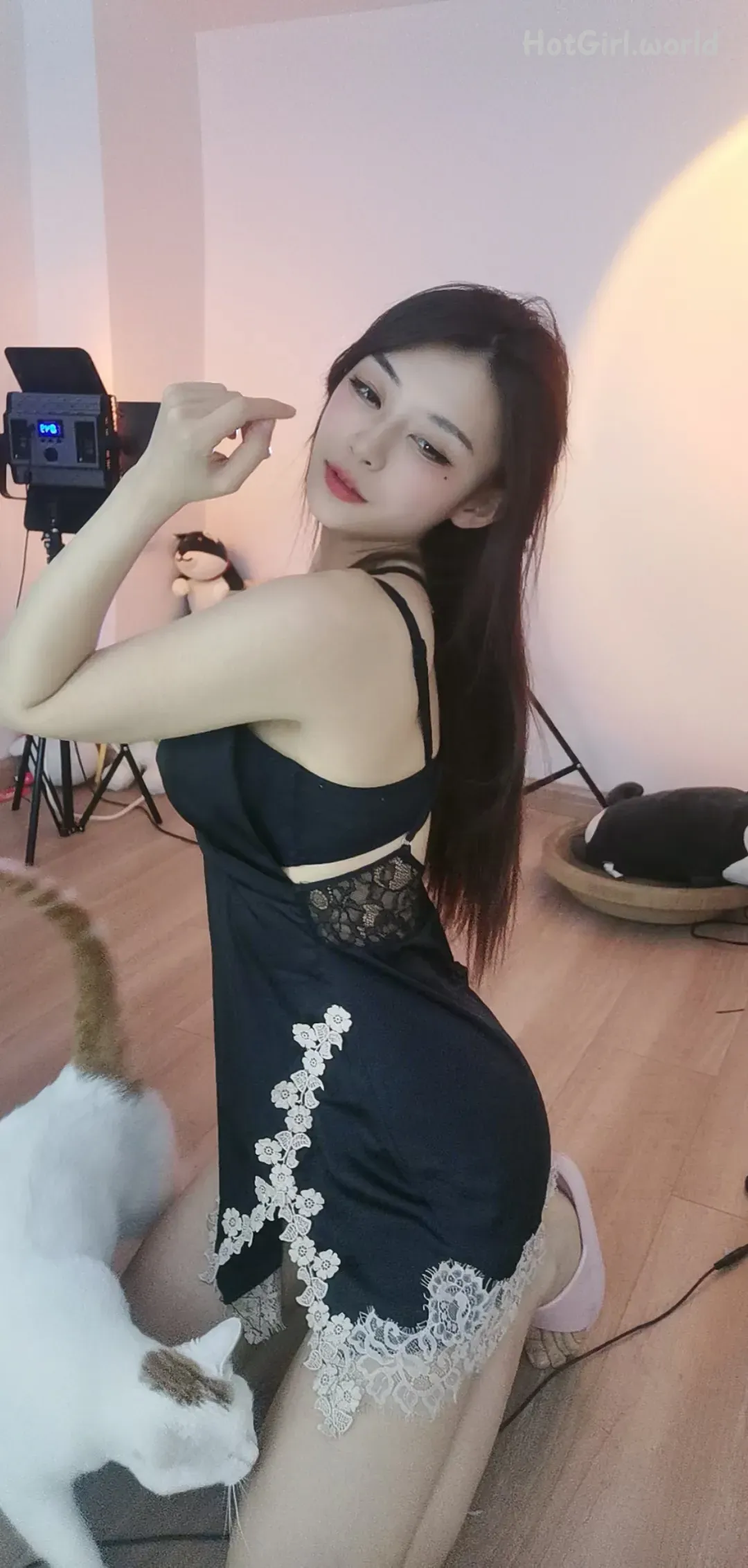 107_hotgirl.world.webp