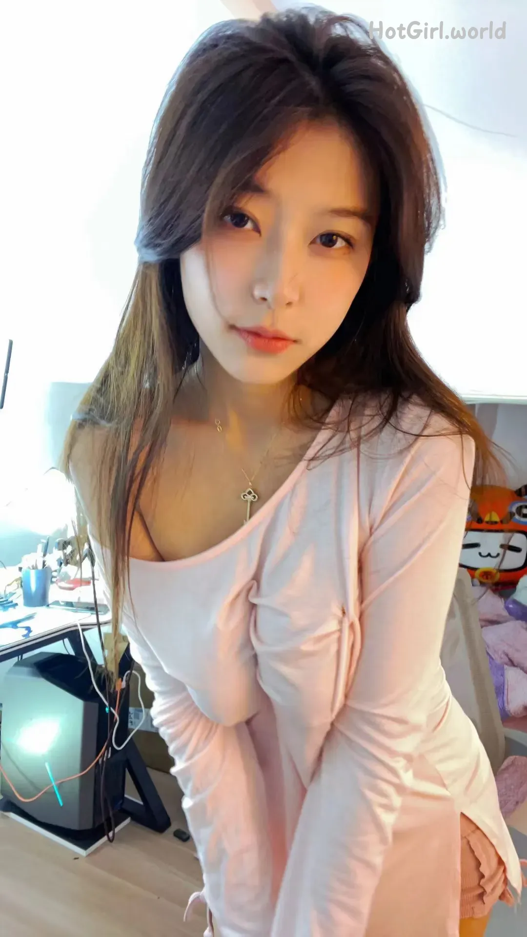 170_hotgirl.world.webp