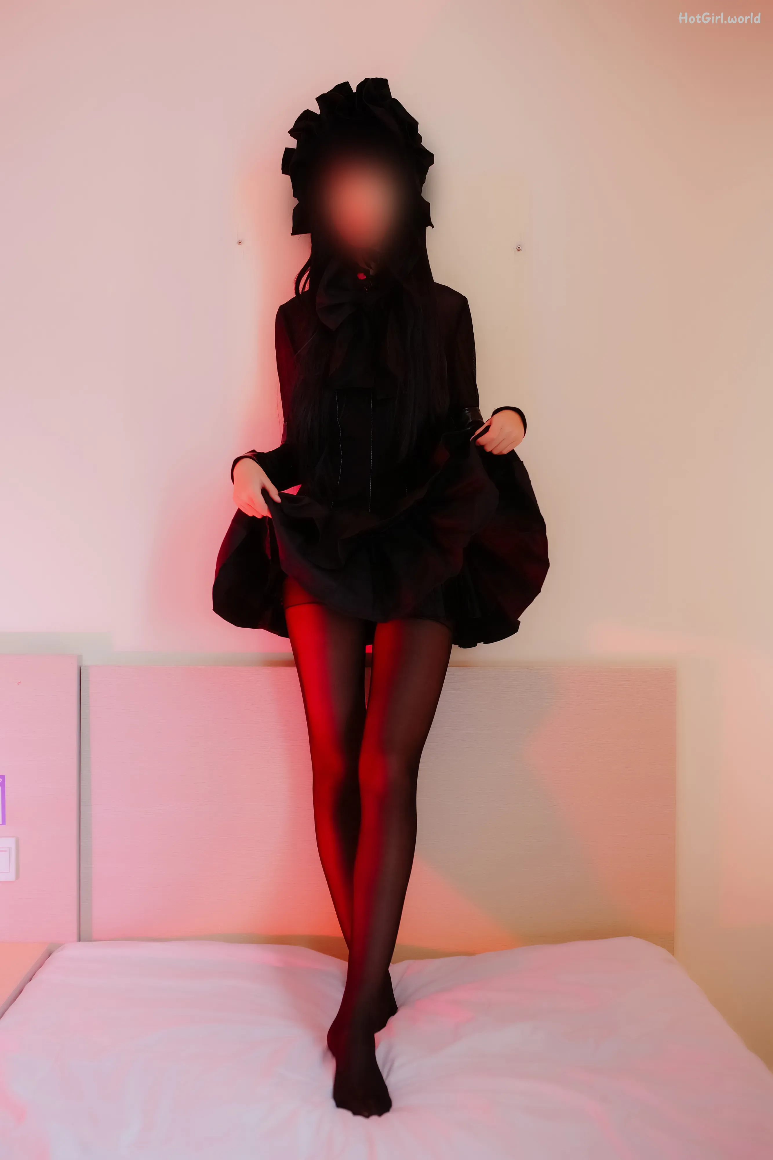 0004_hotgirl.world.webp
