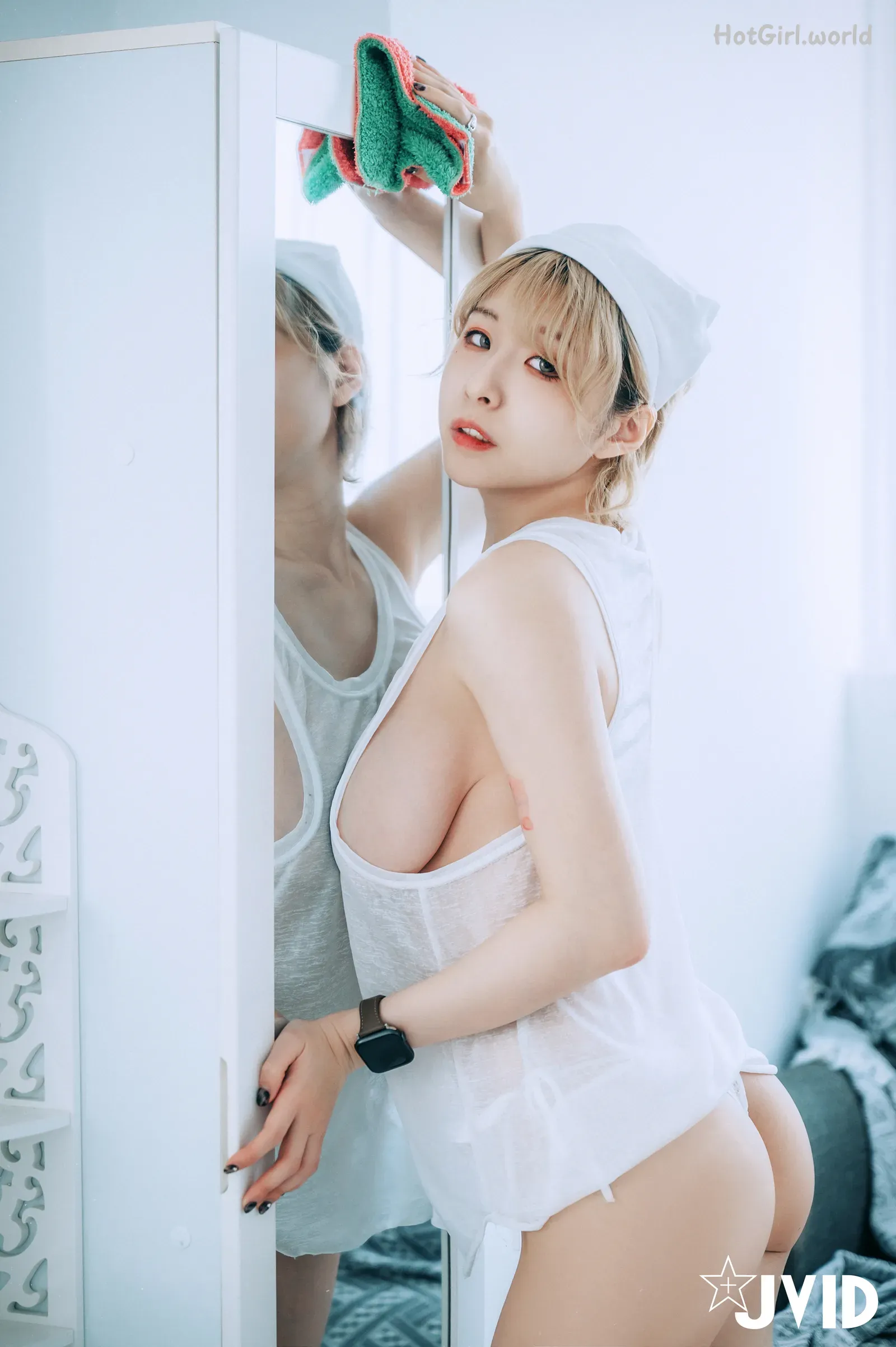 096_hotgirl.world.webp