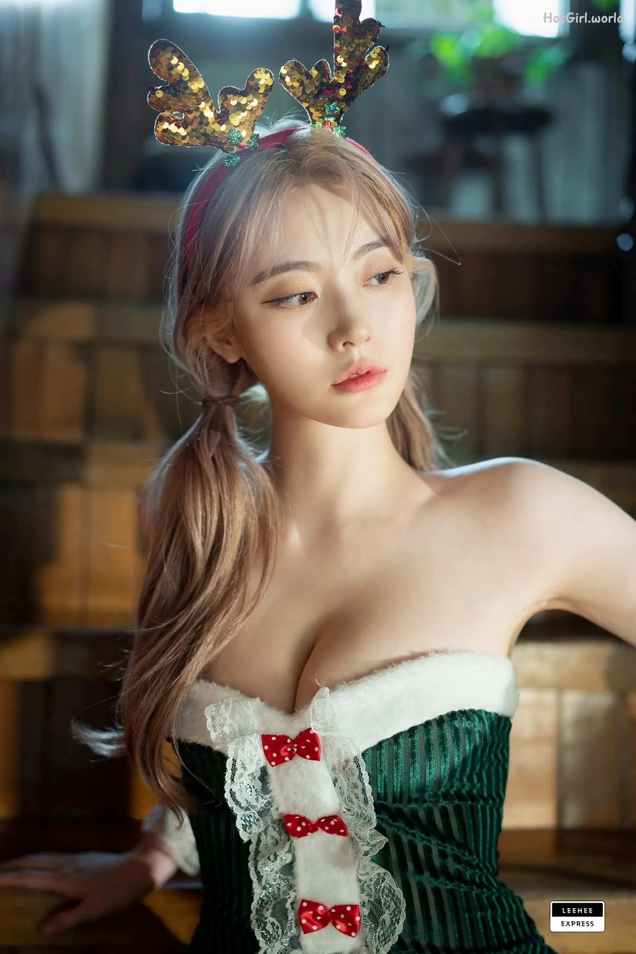 0004_hotgirl.world.webp