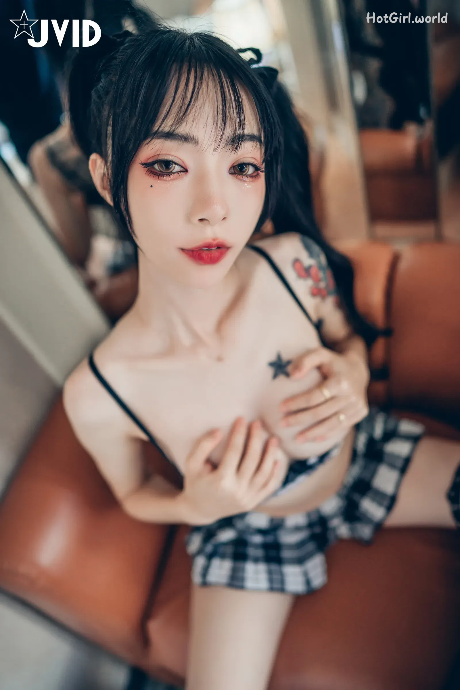 139_hotgirl.world.webp