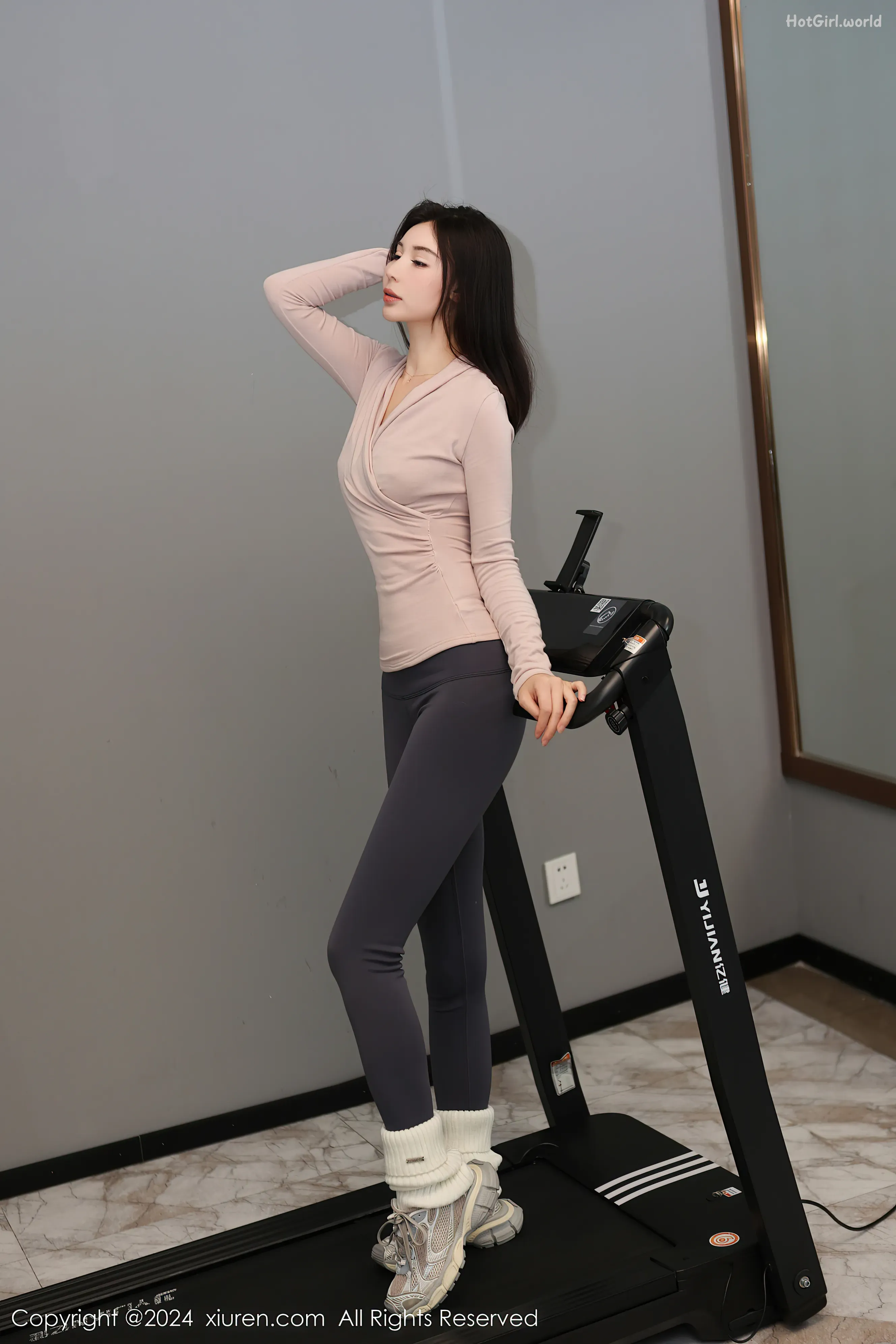 0002_hotgirl.world.webp