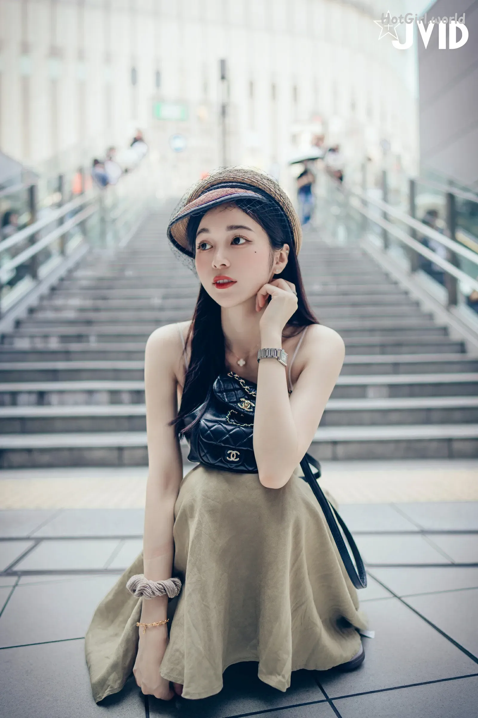 130_hotgirl.world.webp