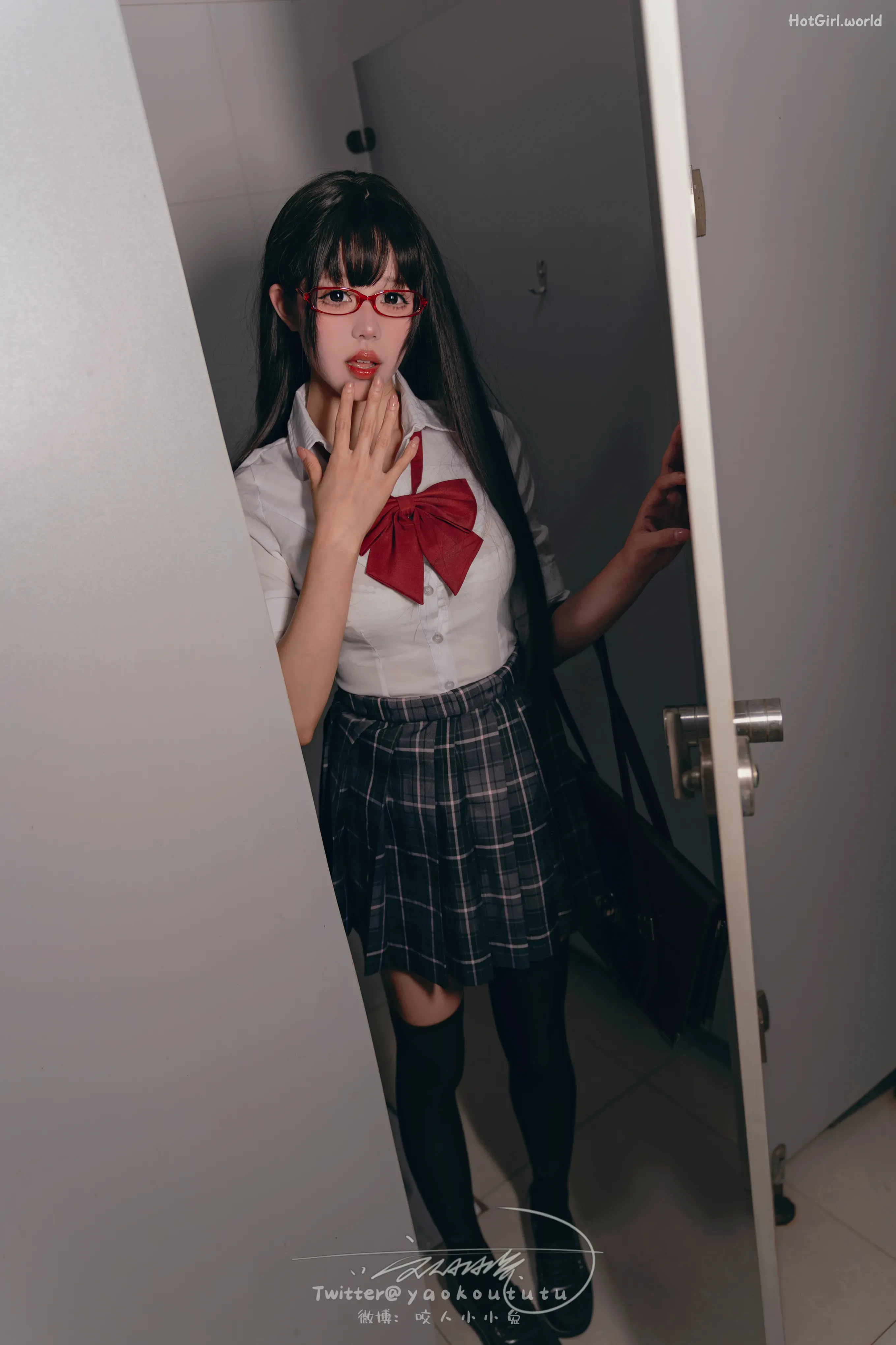 Coser-and-hotgirl.world-070.webp