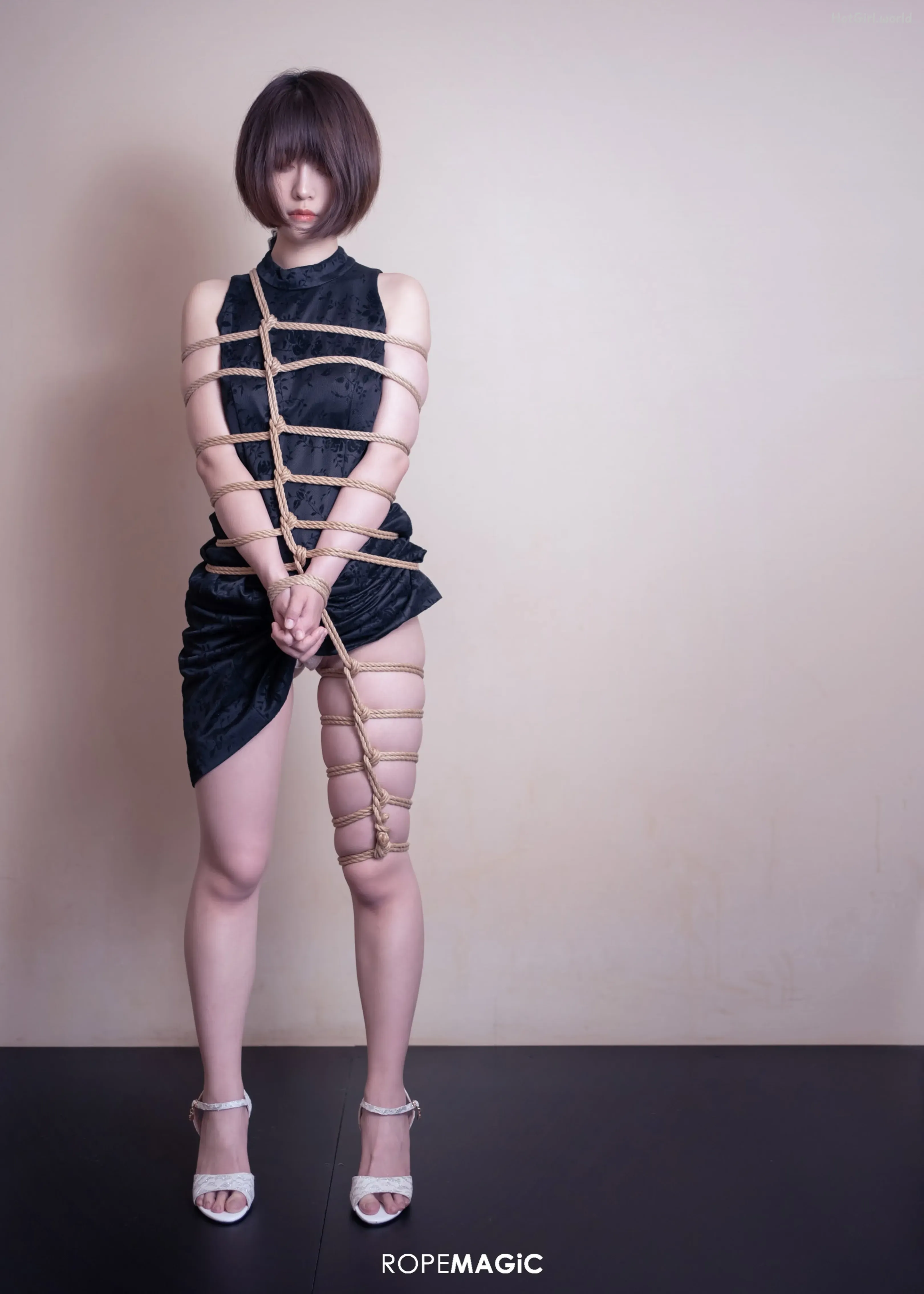 0009_hotgirl.world.webp