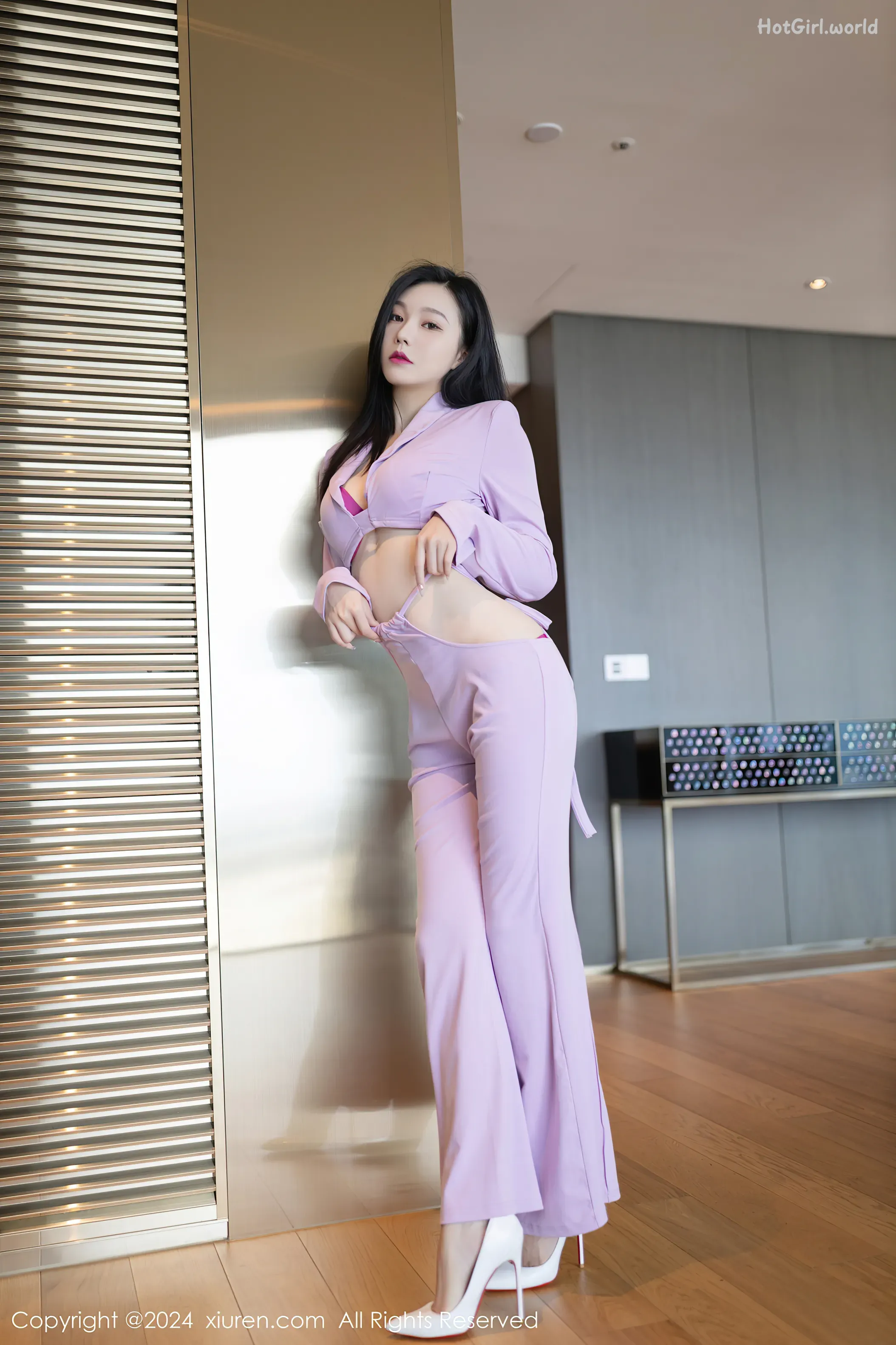 0003_hotgirl.world.webp