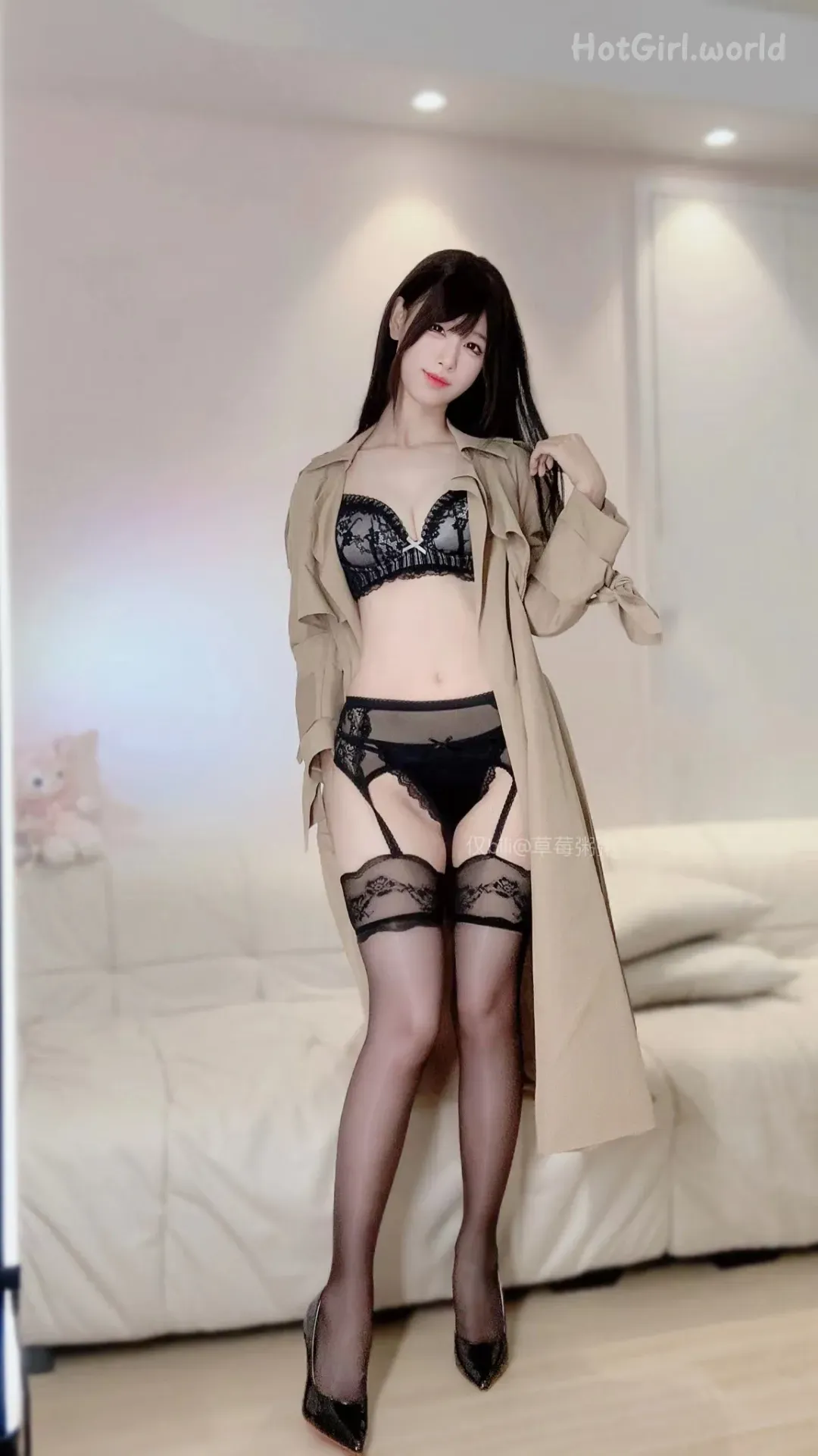 082_hotgirl.world.webp