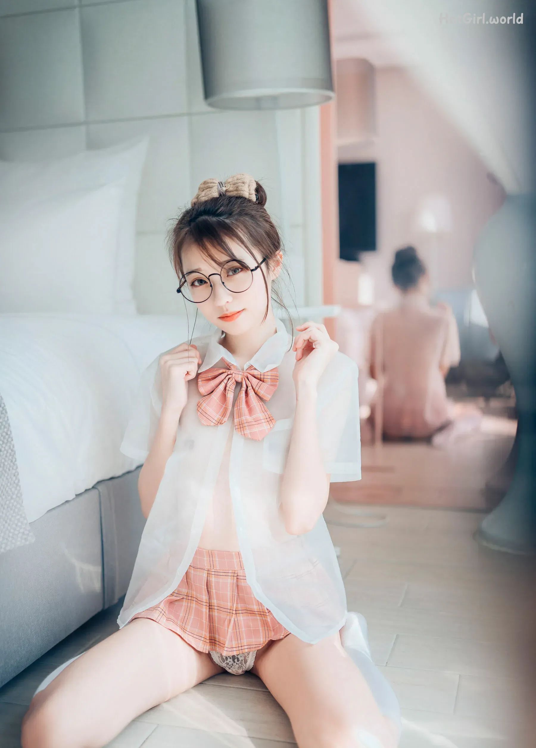 JVID-妍妍-Angel-女孩在trasmart制服與眼鏡