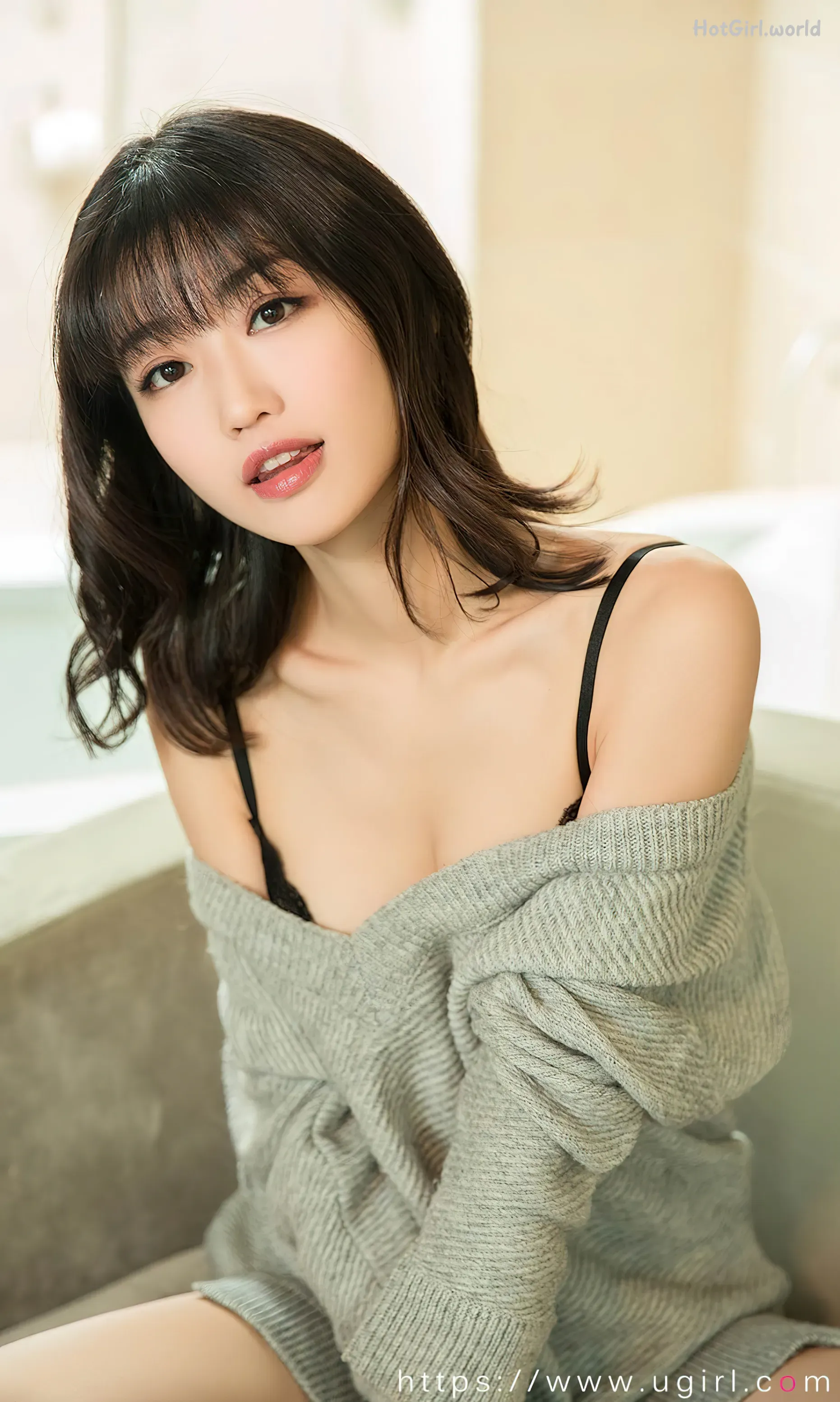 0008_hotgirl.world.webp