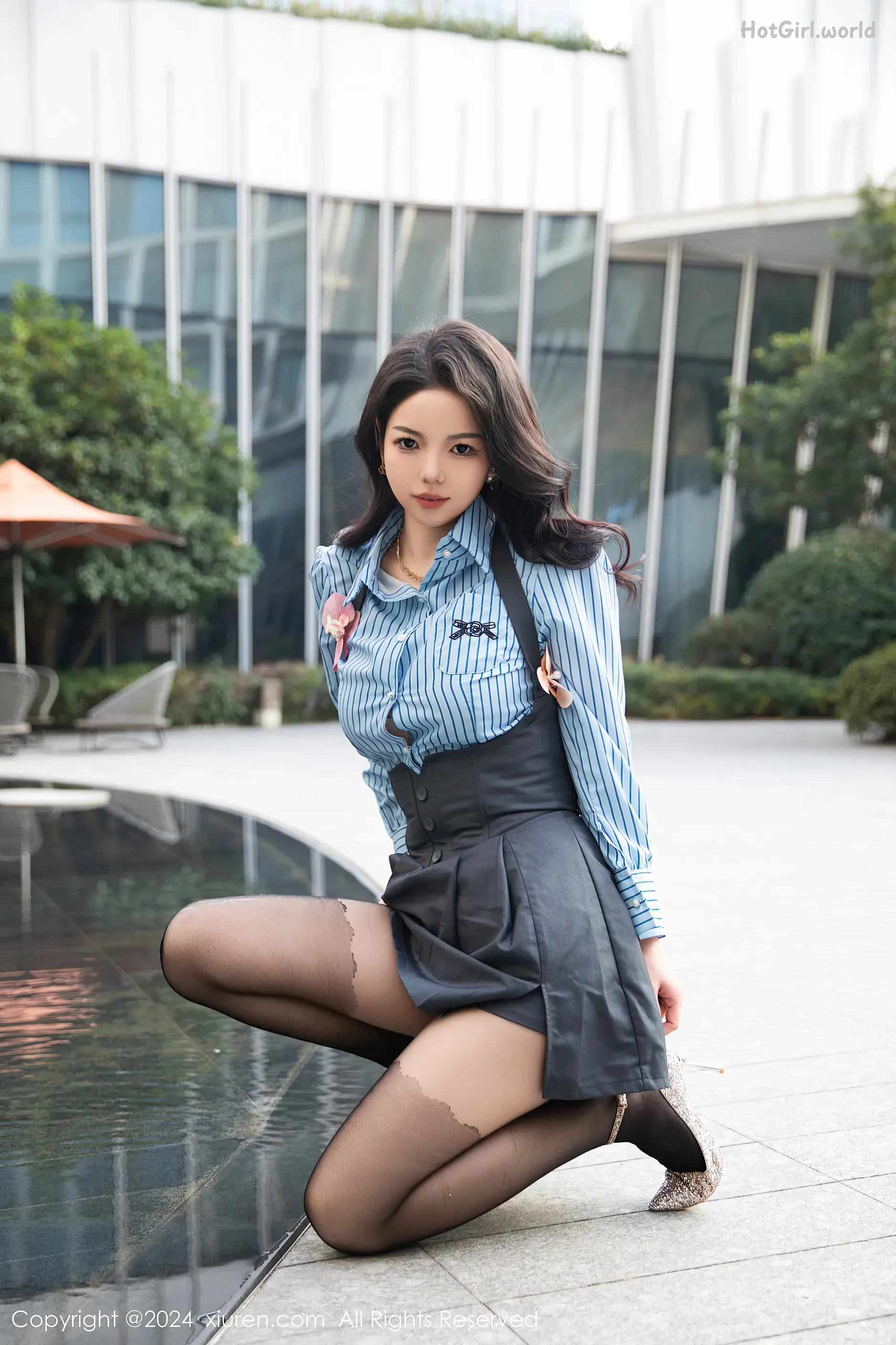 0002_hotgirl.world.webp