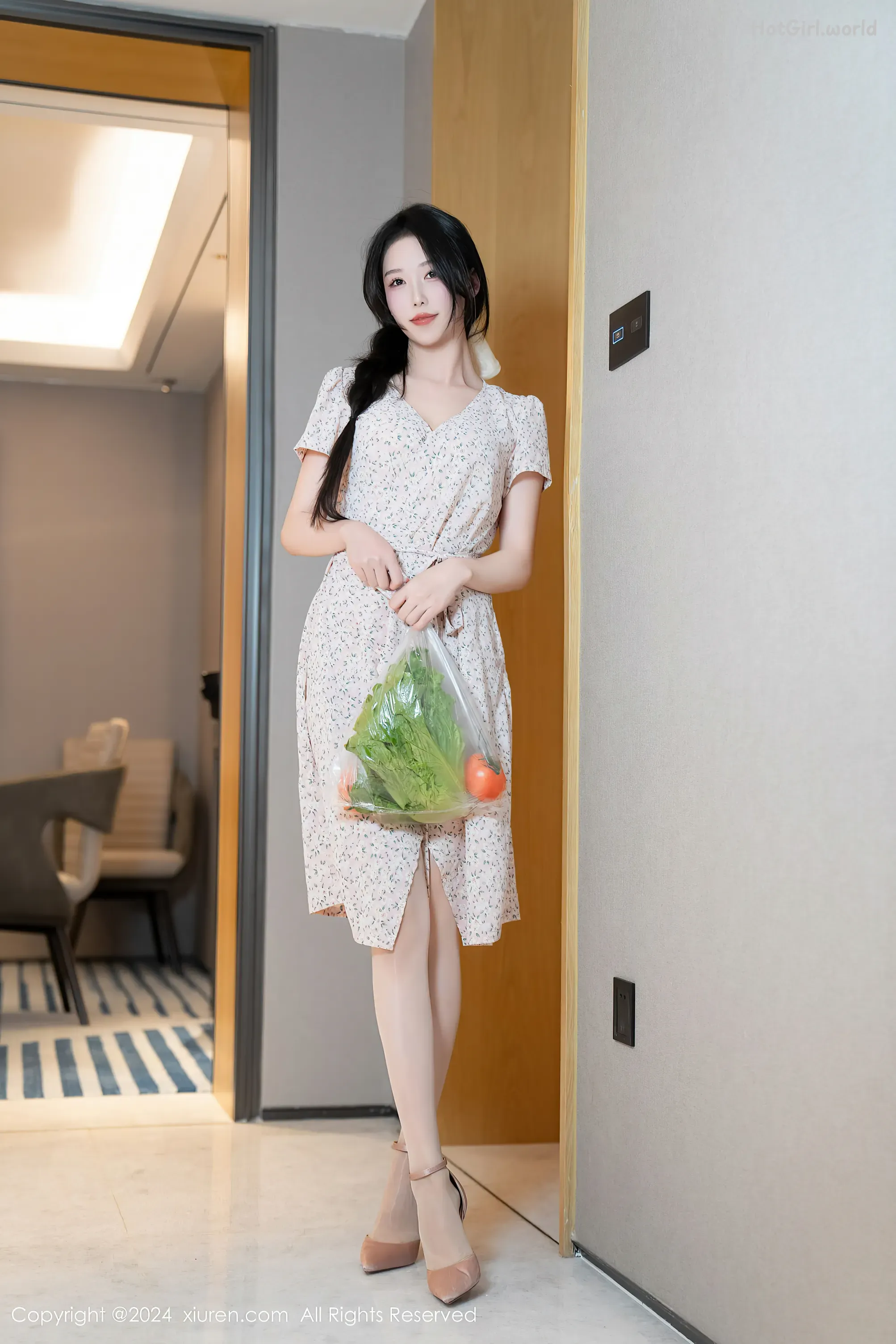 XiuRen秀人网-No-8130-利世-0001-1394883811_hotgirl.world.webp