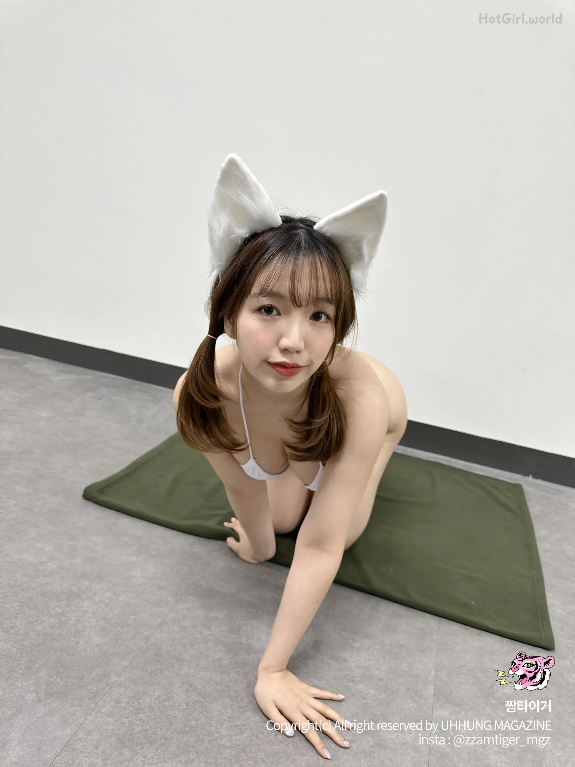 UHHUNG-MAGAZINE-Yoonbly-Vol.4-Milltary-hotgirl.world-239.webp