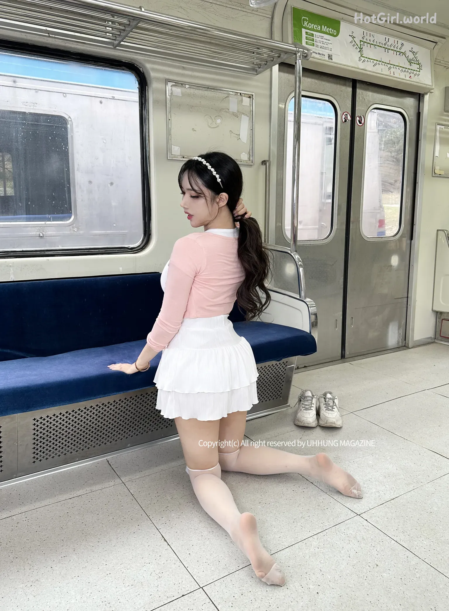 UHHUNG-MAGAZINE-Hani-The-Girlfriend-on-The-Subway-hotgirl.world-068.webp