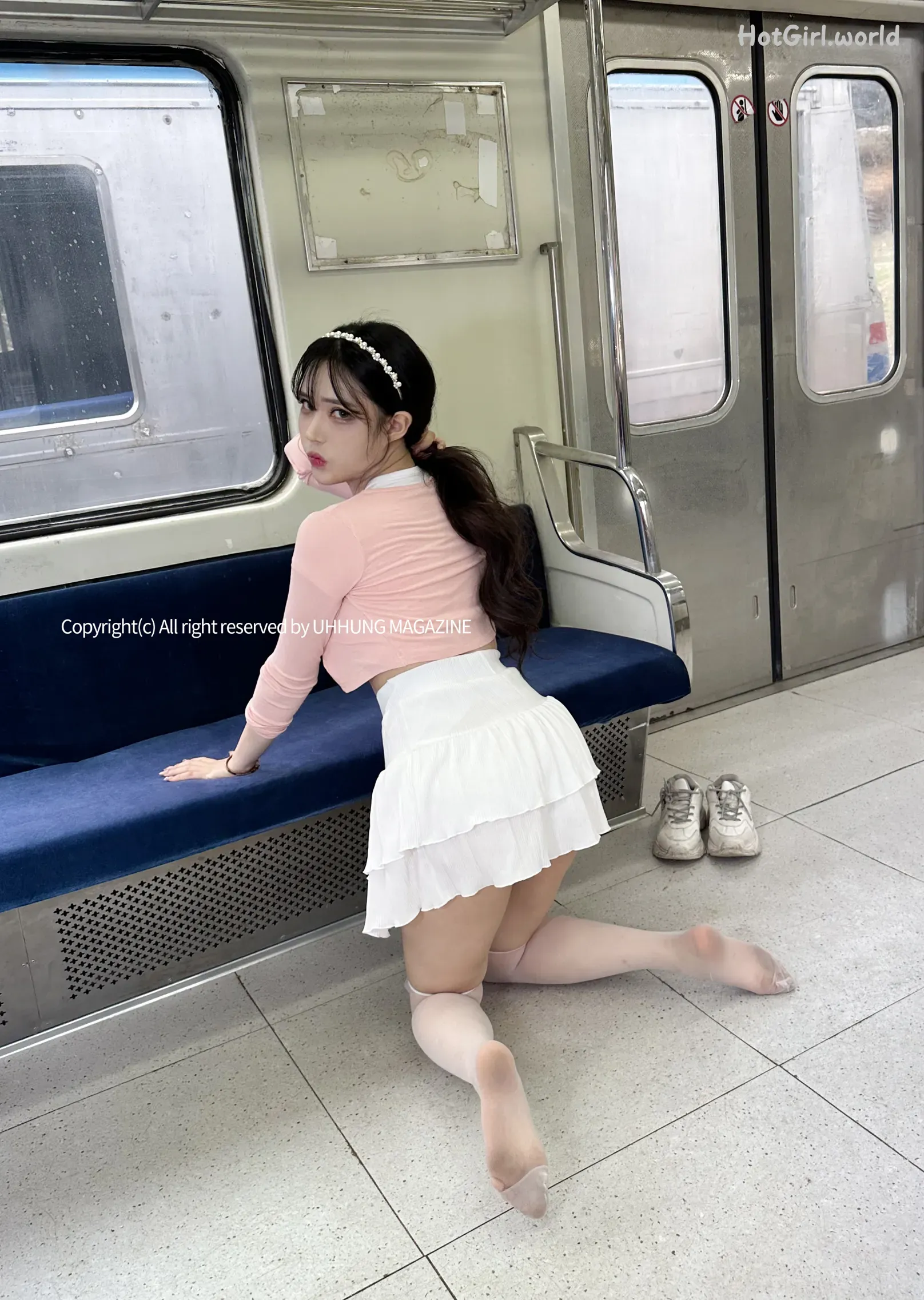 UHHUNG-MAGAZINE-Hani-The-Girlfriend-on-The-Subway-hotgirl.world-069.webp