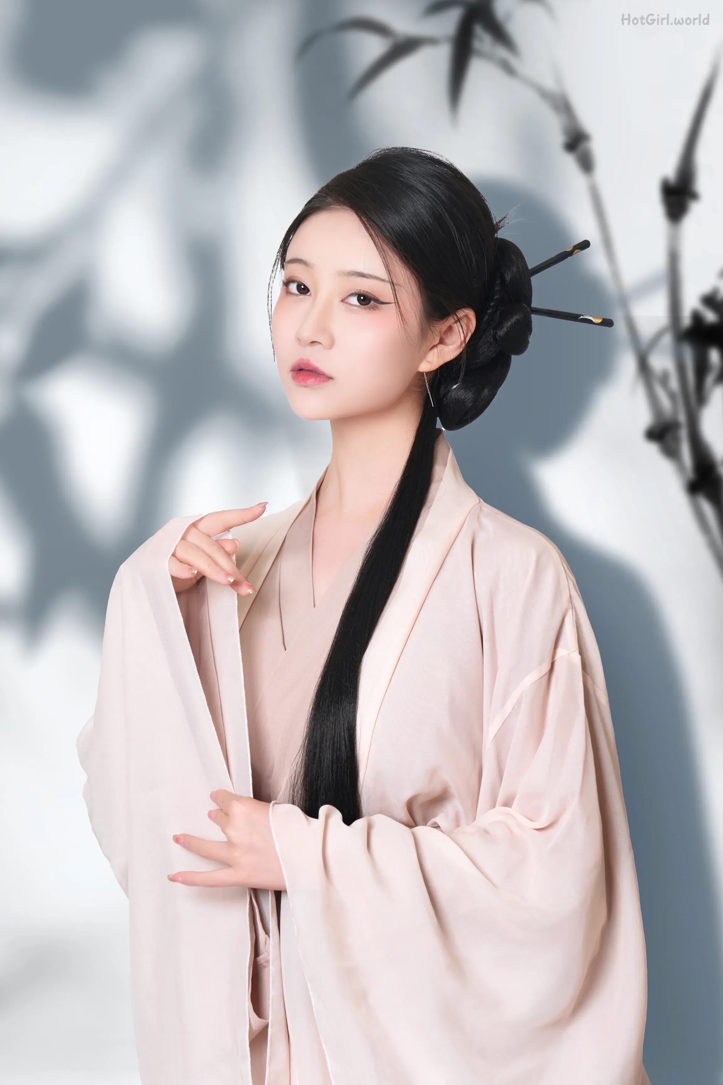 Coser-年年-Nnian-青丝(7 photos + 13 uncensored photos)