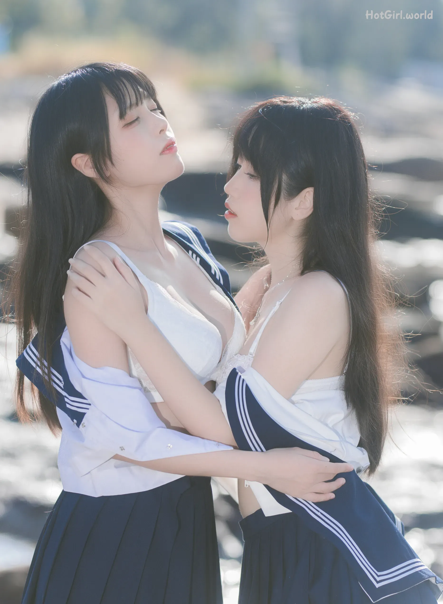 Coser-不呆猫-&-三無人型-水手服百合黑丝