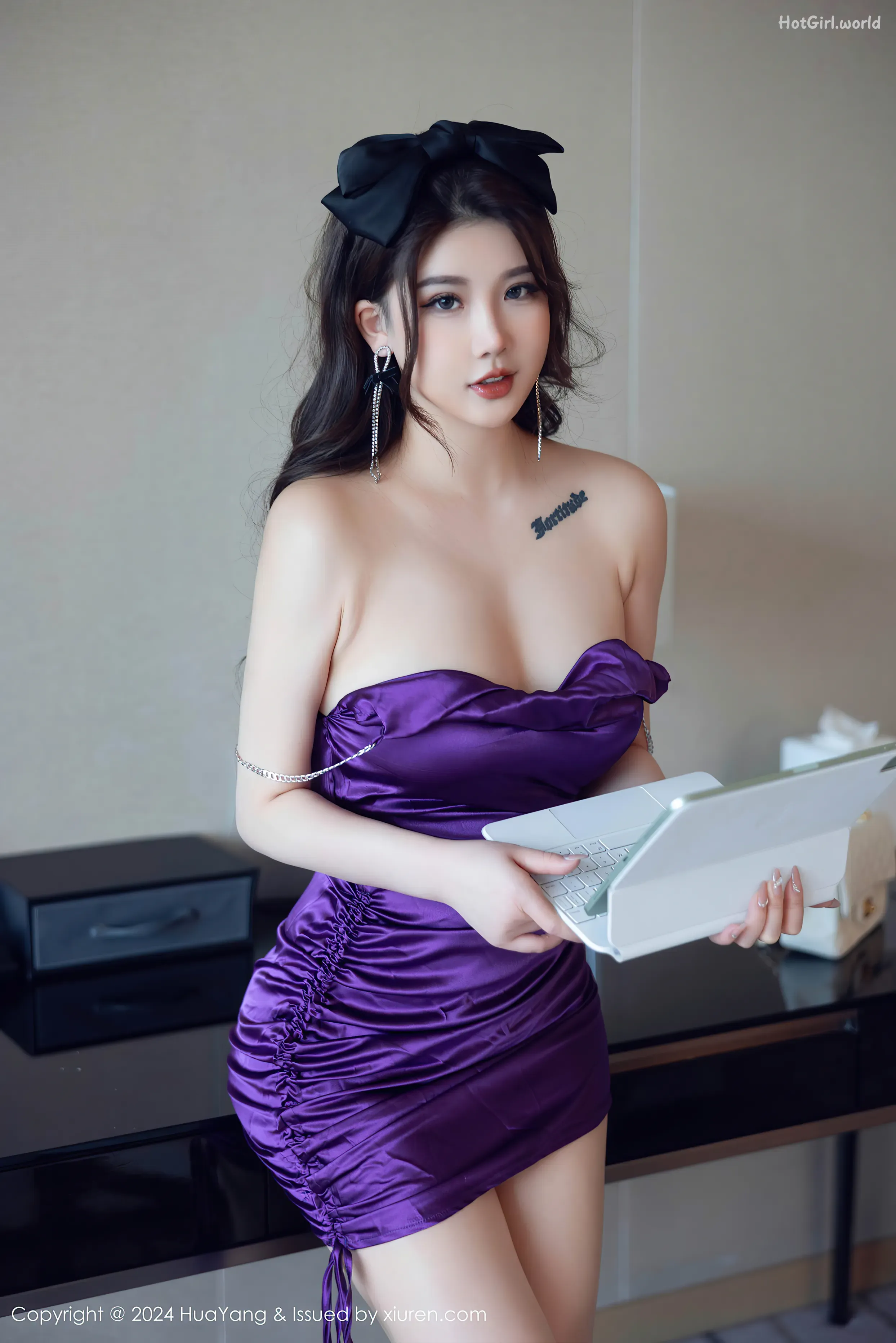 0003_hotgirl.world.webp