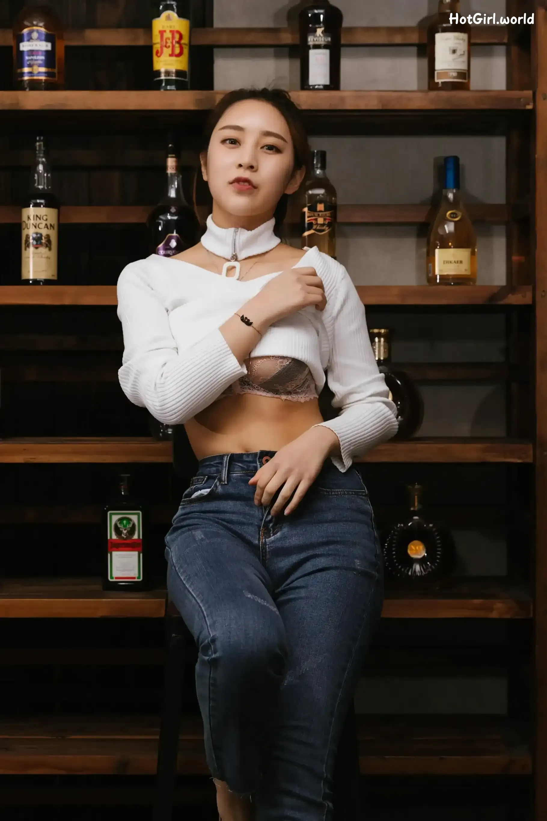 XR Uncensored-Qiao Yi Lin-乔依琳-R18-秀人网模特-酒窖中的爱抚