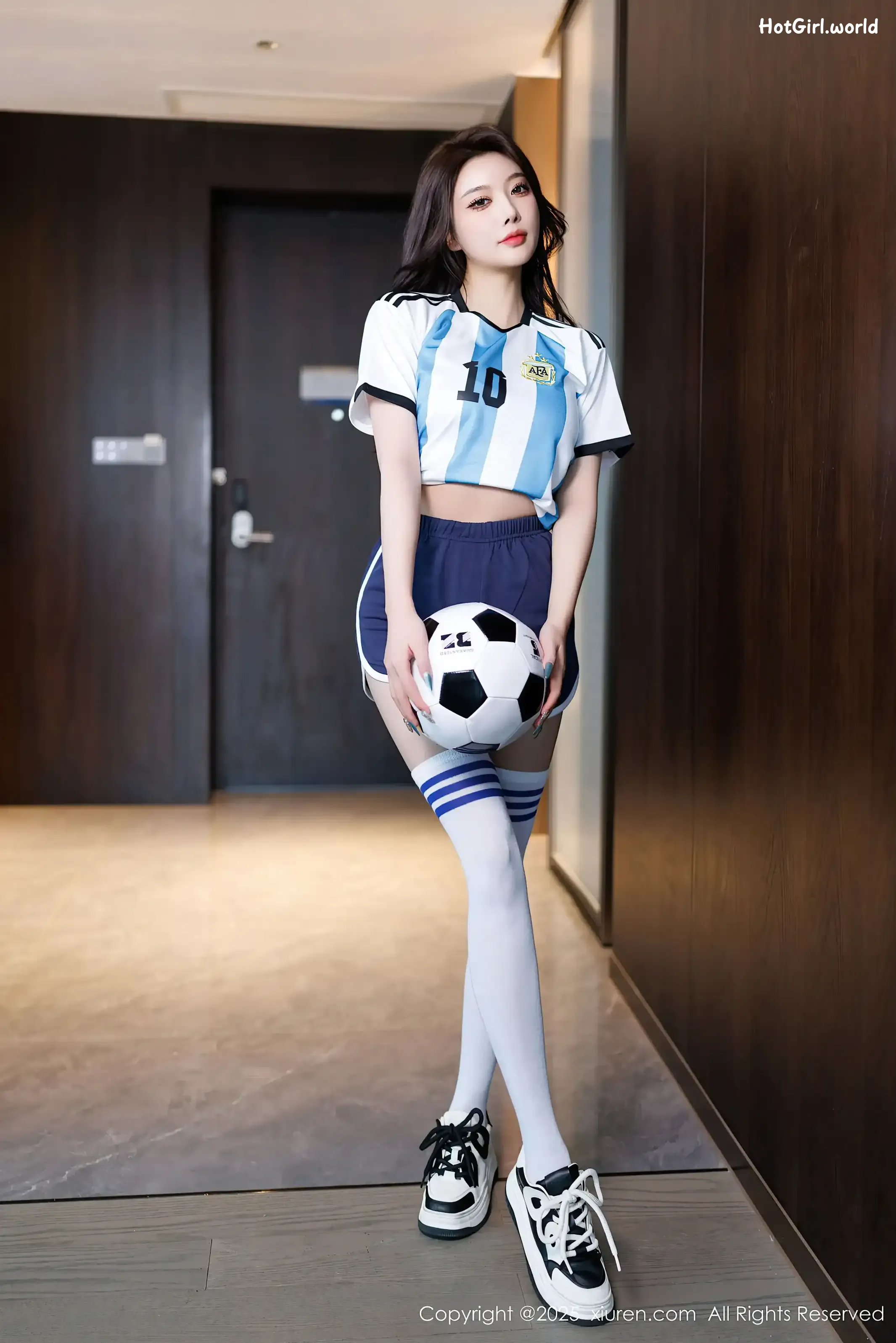 0002_hotgirl.world.webp