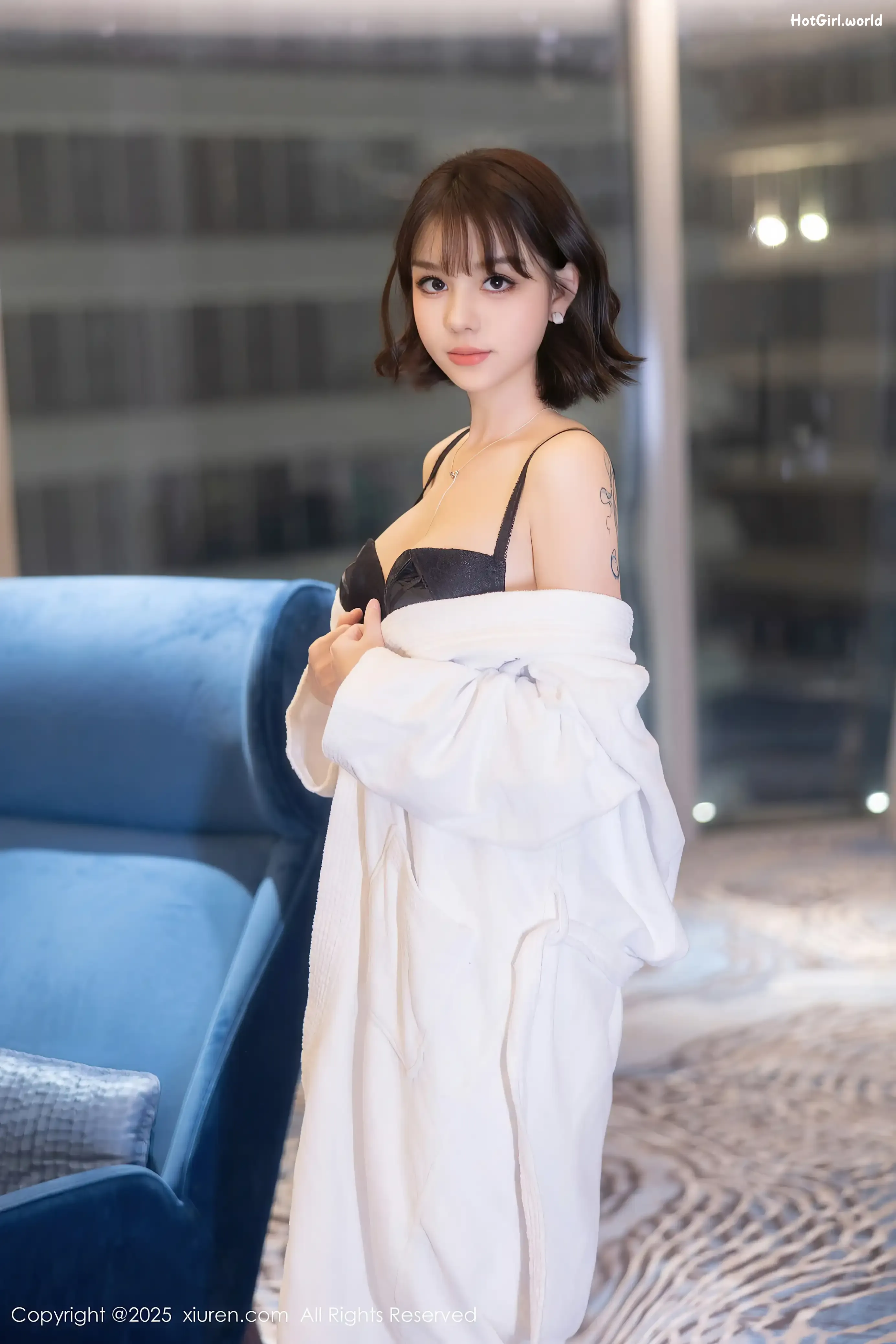 0004_hotgirl.world.webp